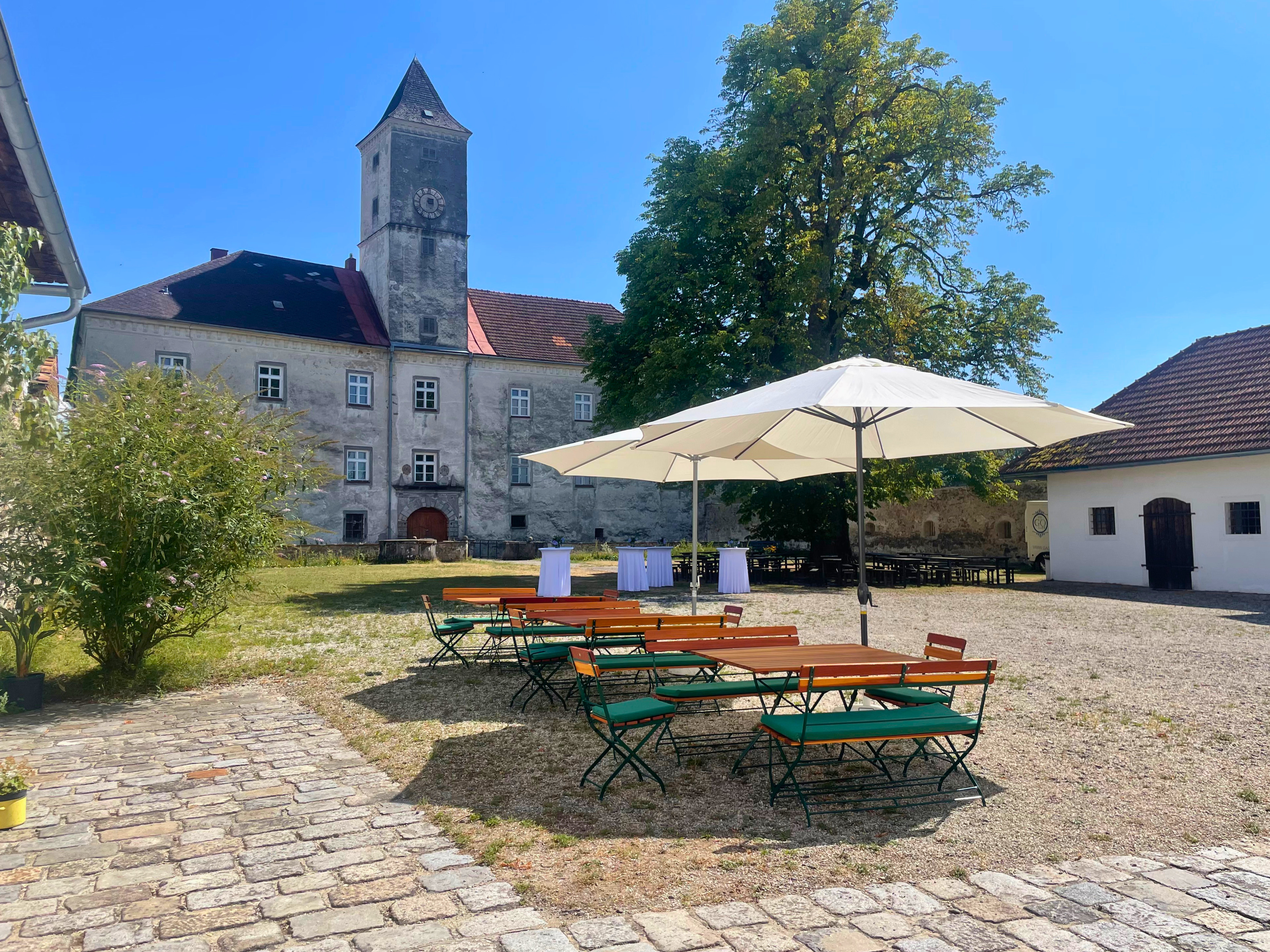 Hochzeit - Parkplatz: kostenlos - Oberösterreich - Schloss Eschelberg