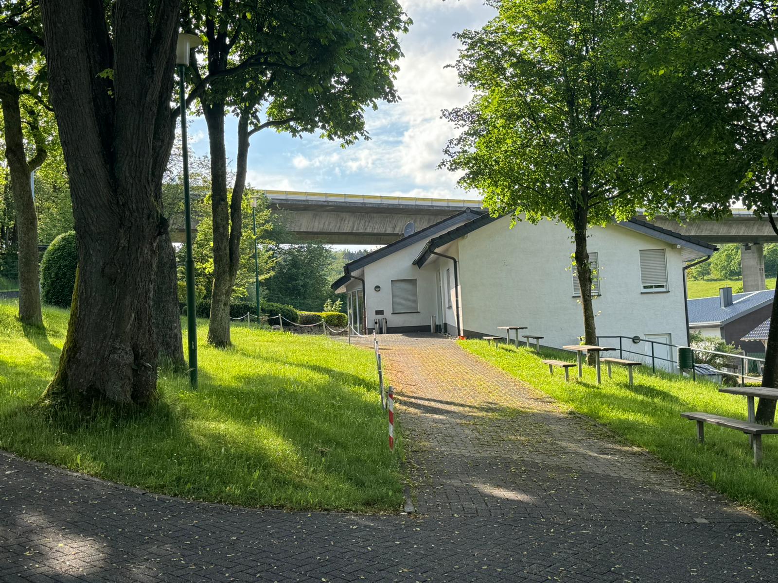 Hochzeit - Plettenberg - Außenanlage (Weg zur Location)  - Schützenhaus Rüblinghausen