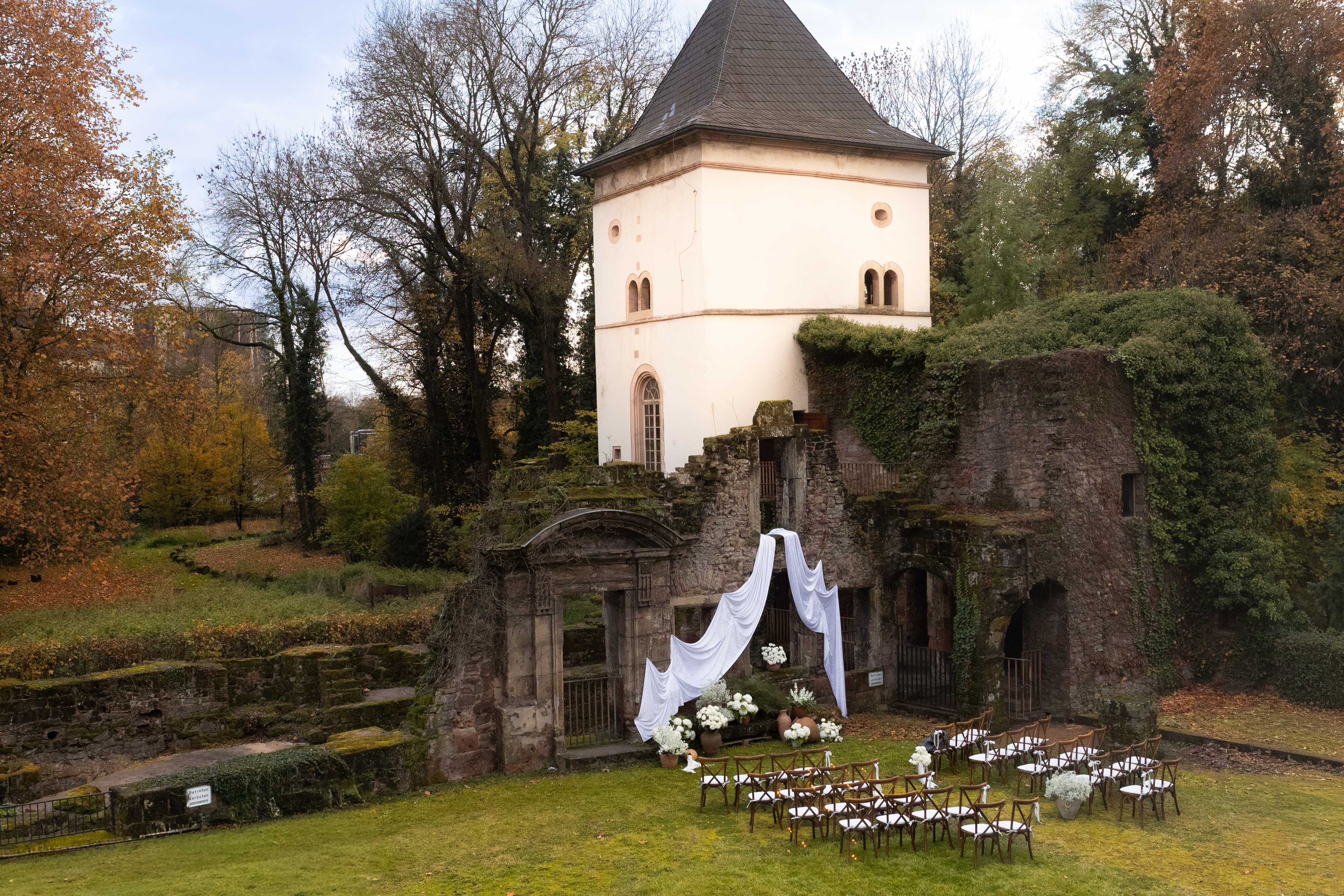Hochzeit - Weiskirchen - Freie Trauung an der Burgruine am alten Schloss in Dillingen - altes Schloss Dillingen 