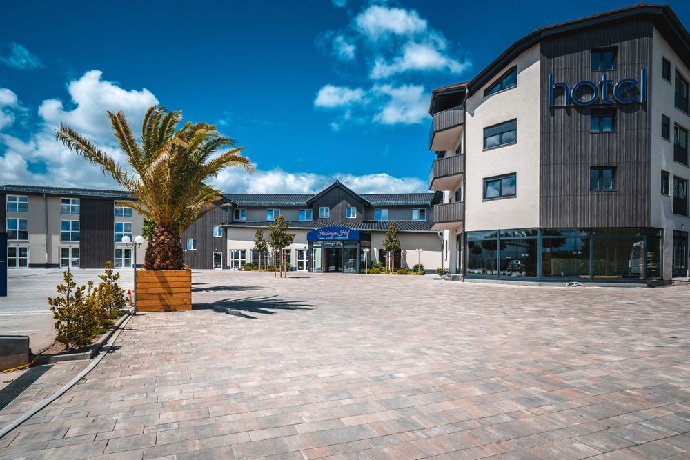 Hochzeit: Außenanlage Hotel Steinberger Hof Dietzenbach/Offenbach (Raum Frankfurt am Main)  - Steinberger Hof