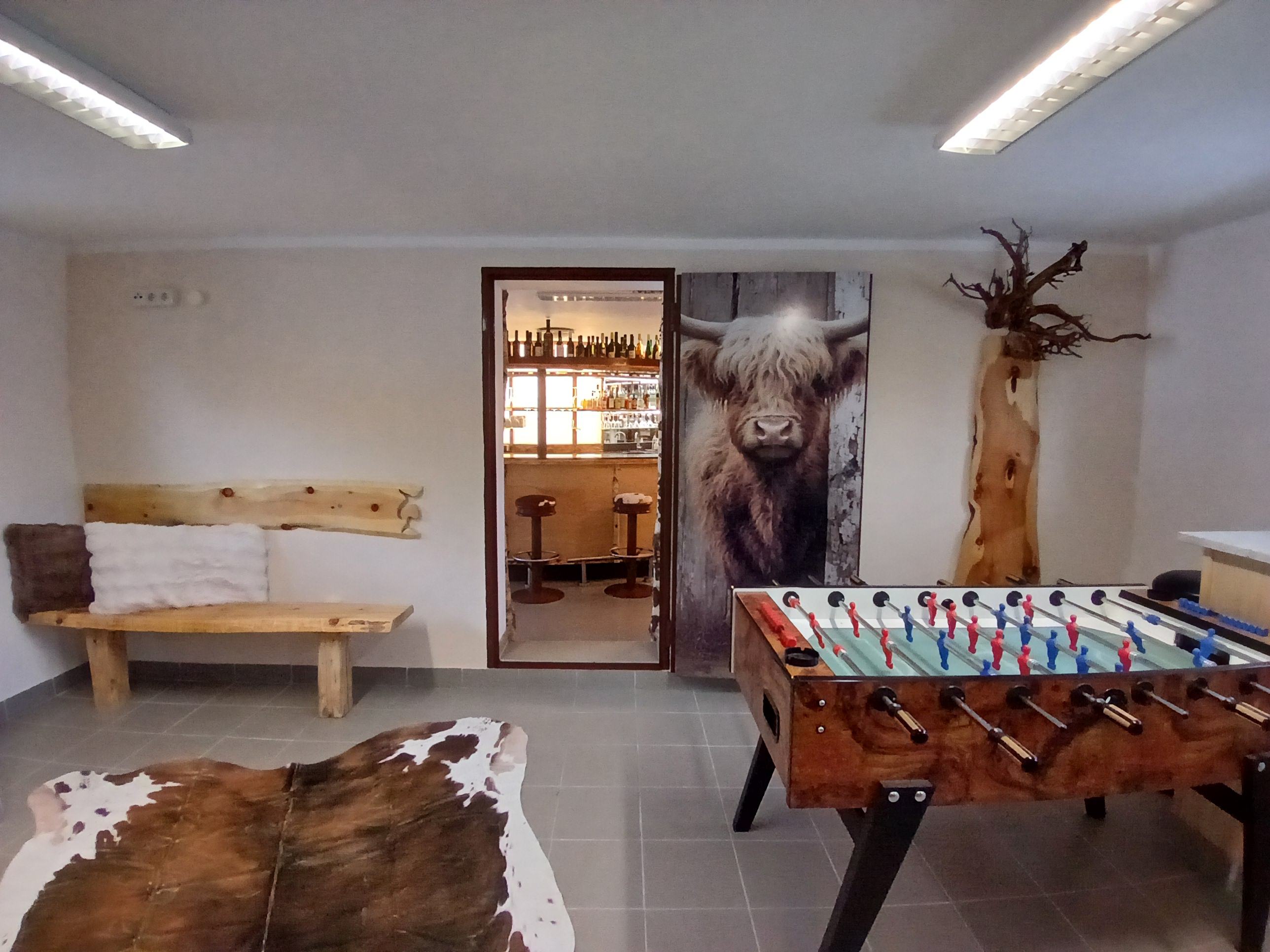 Hochzeitslocation: Billiardraum und Drehfußball - Chloris Floristen Kunst