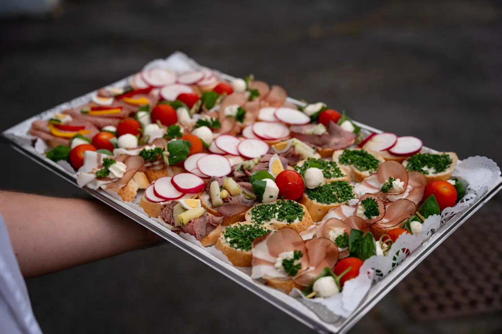 Hochzeitslocation: Fingerfood Agape - Chloris Floristen Kunst