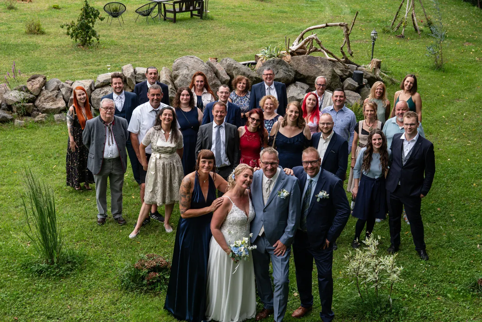 Hochzeitslocation: Gruppenfoto im ParkS - Chloris Floristen Kunst