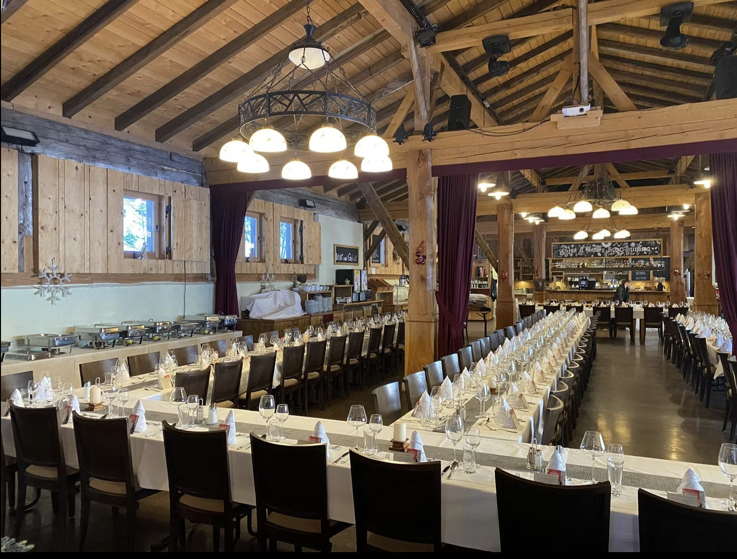Gasthof Salzstadl Informazioni sulle sale da ballo Cucina regionale in una splendida cornice di castello.