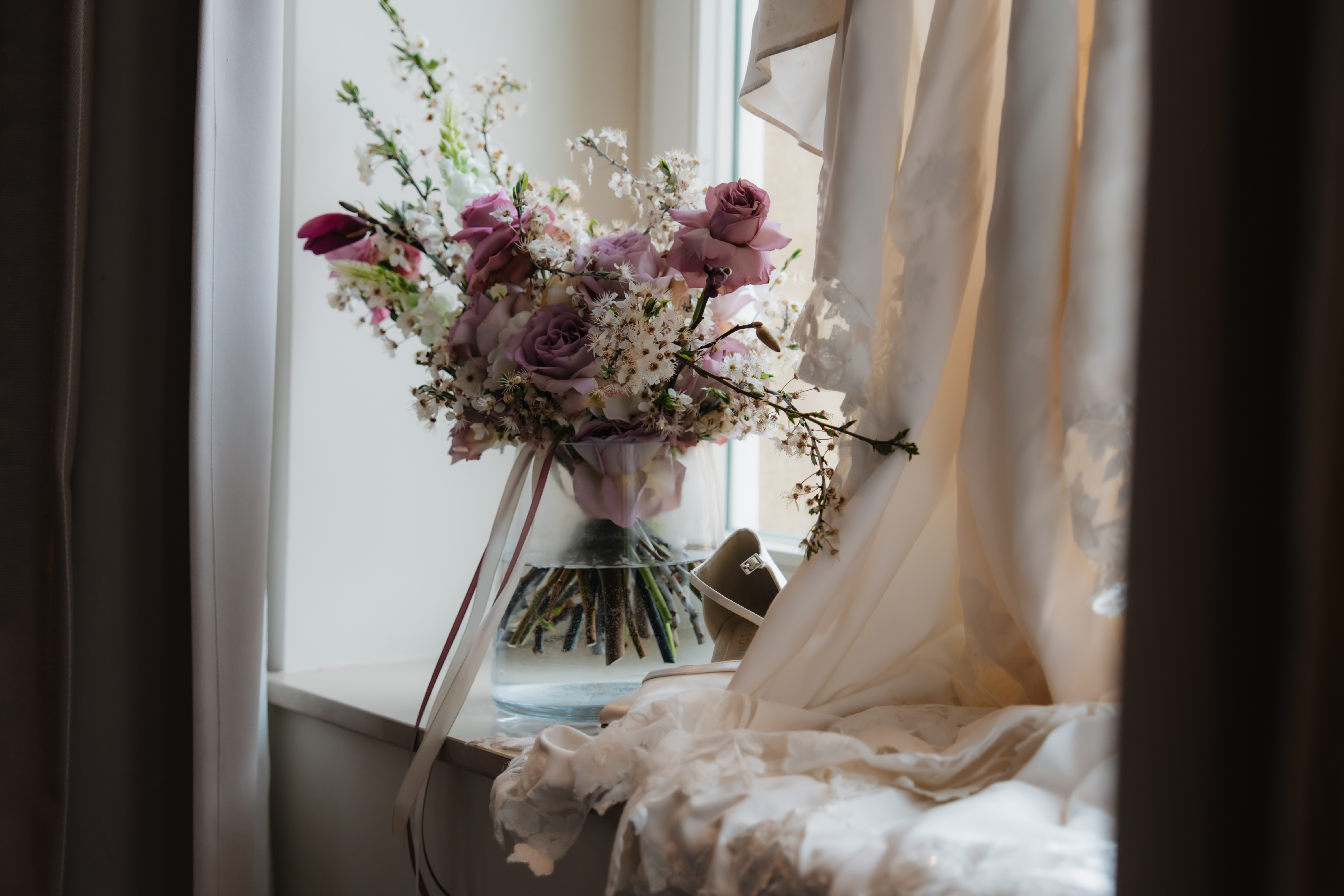 Hochzeit: Foto: Anita Victoria Weddings - https://anitavictoria.de/
Make-Up & Styling: Saskia Bunsas - https://vonwangenrot.de/
Planung & Koordination: Sarah Schötter-Hoffmann - https://sarah-schoetter.de/ - Steigenberger Icon Grandhotel Leipzig Handelshof