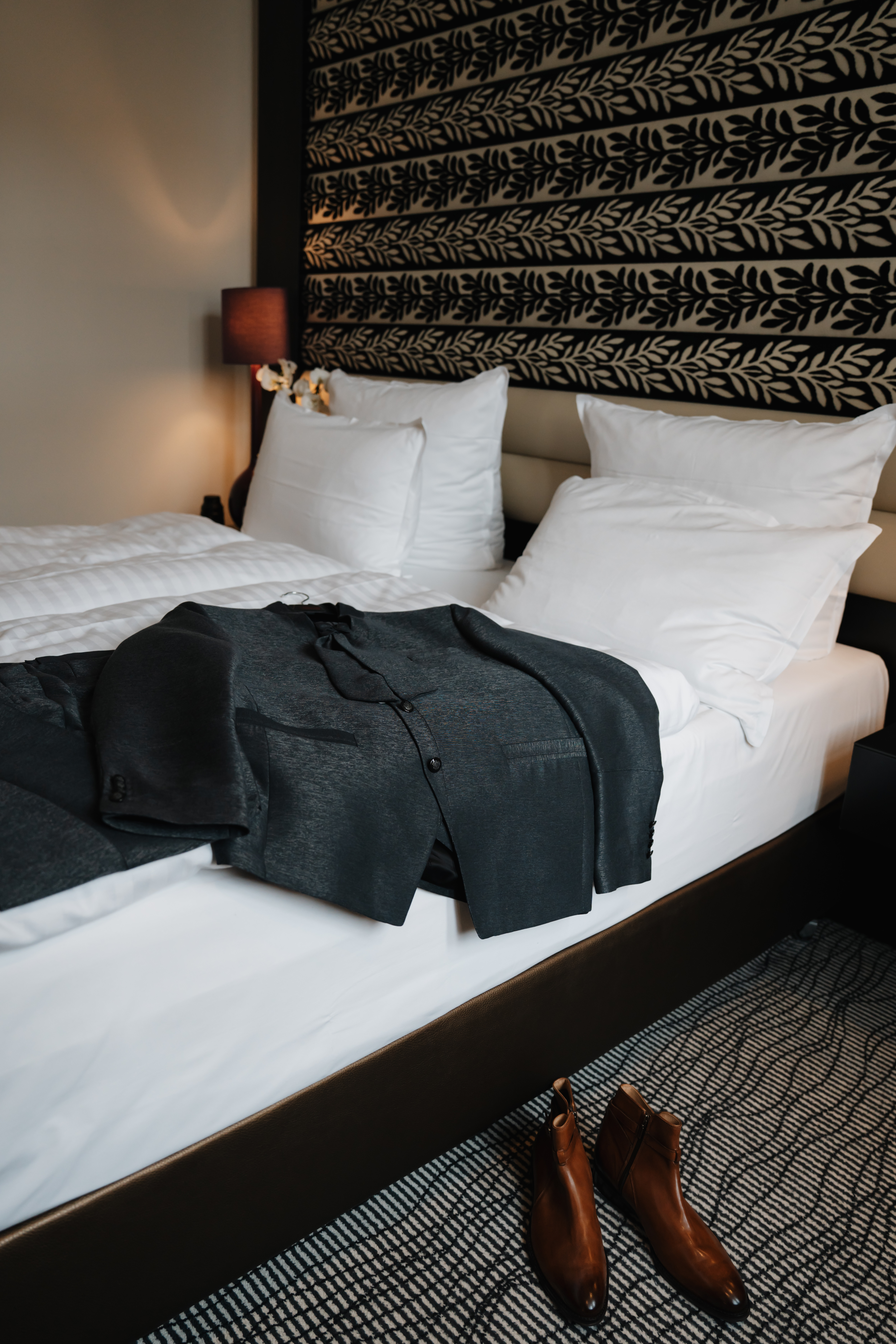 Hochzeit: Foto: Anita Victoria Weddings - https://anitavictoria.de/
Make-Up & Styling: Saskia Bunsas - https://vonwangenrot.de/
Planung & Koordination: Sarah Schötter-Hoffmann - https://sarah-schoetter.de/ - Steigenberger Icon Grandhotel Leipzig Handelshof