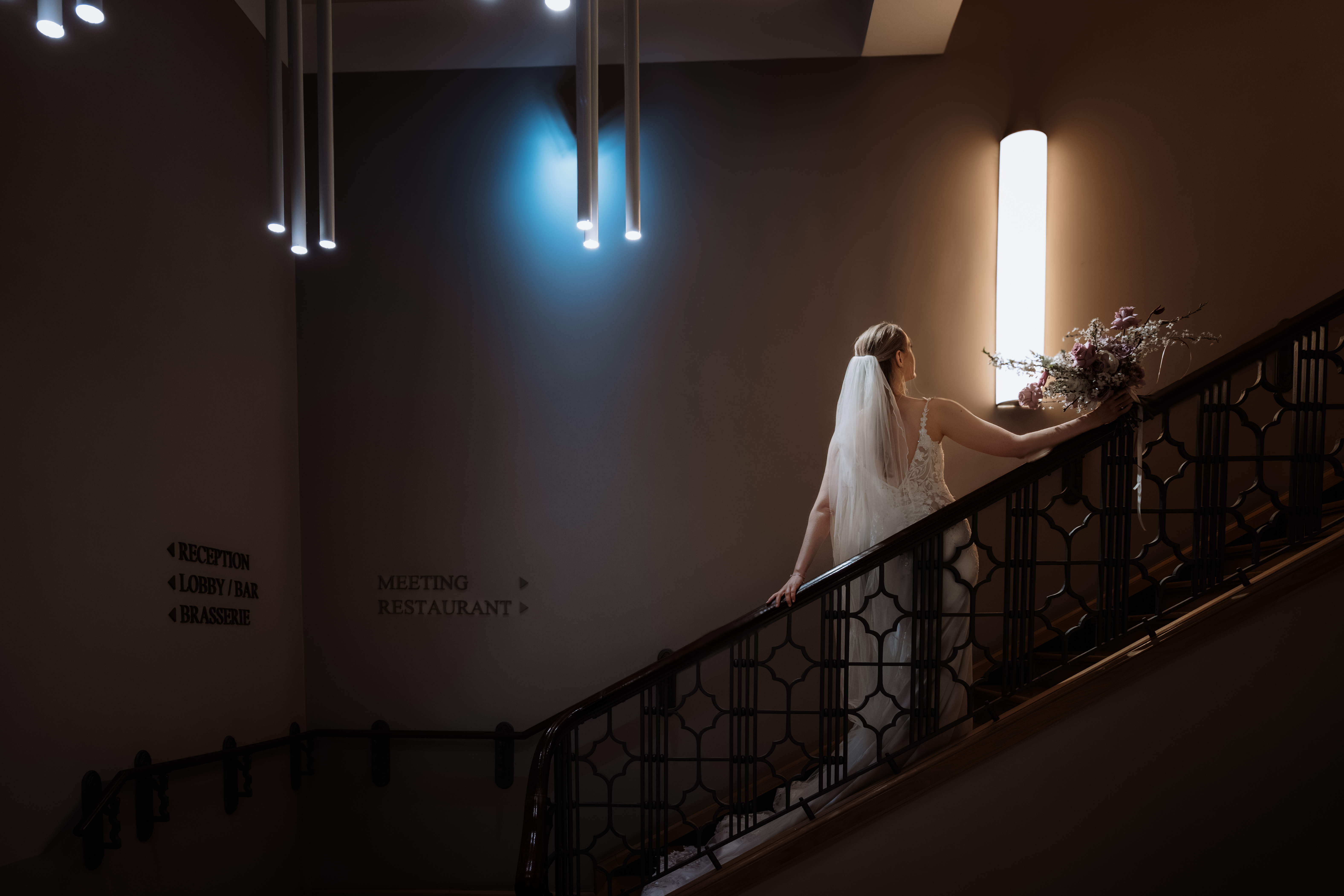 Hochzeit: Foto: Anita Victoria Weddings - https://anitavictoria.de/
Make-Up & Styling: Saskia Bunsas - https://vonwangenrot.de/
Planung & Koordination: Sarah Schötter-Hoffmann - https://sarah-schoetter.de/ - Steigenberger Icon Grandhotel Leipzig Handelshof