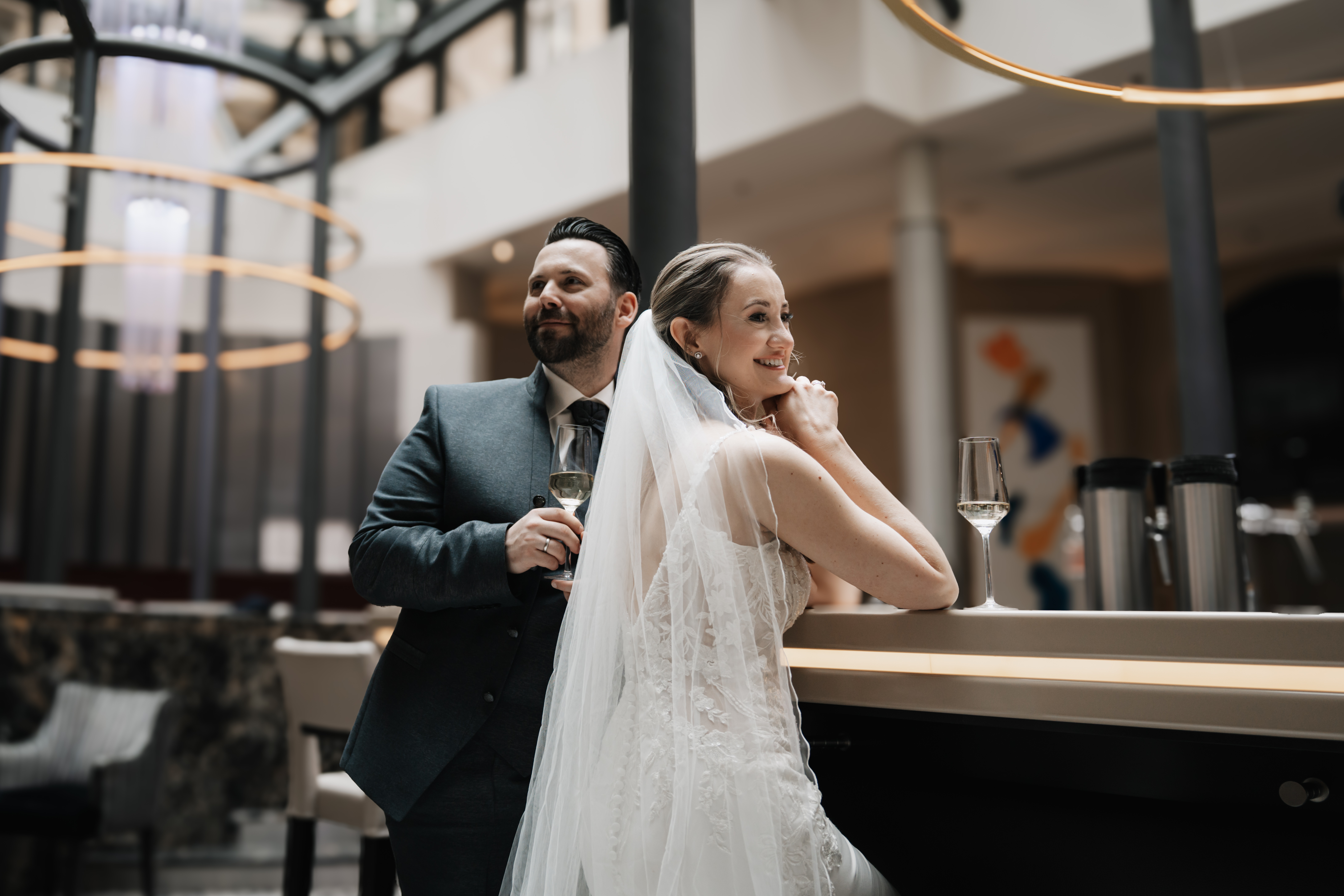Hochzeit: Foto: Anita Victoria Weddings - https://anitavictoria.de/
Make-Up & Styling: Saskia Bunsas - https://vonwangenrot.de/
Planung & Koordination: Sarah Schötter-Hoffmann - https://sarah-schoetter.de/ - Steigenberger Icon Grandhotel Leipzig Handelshof