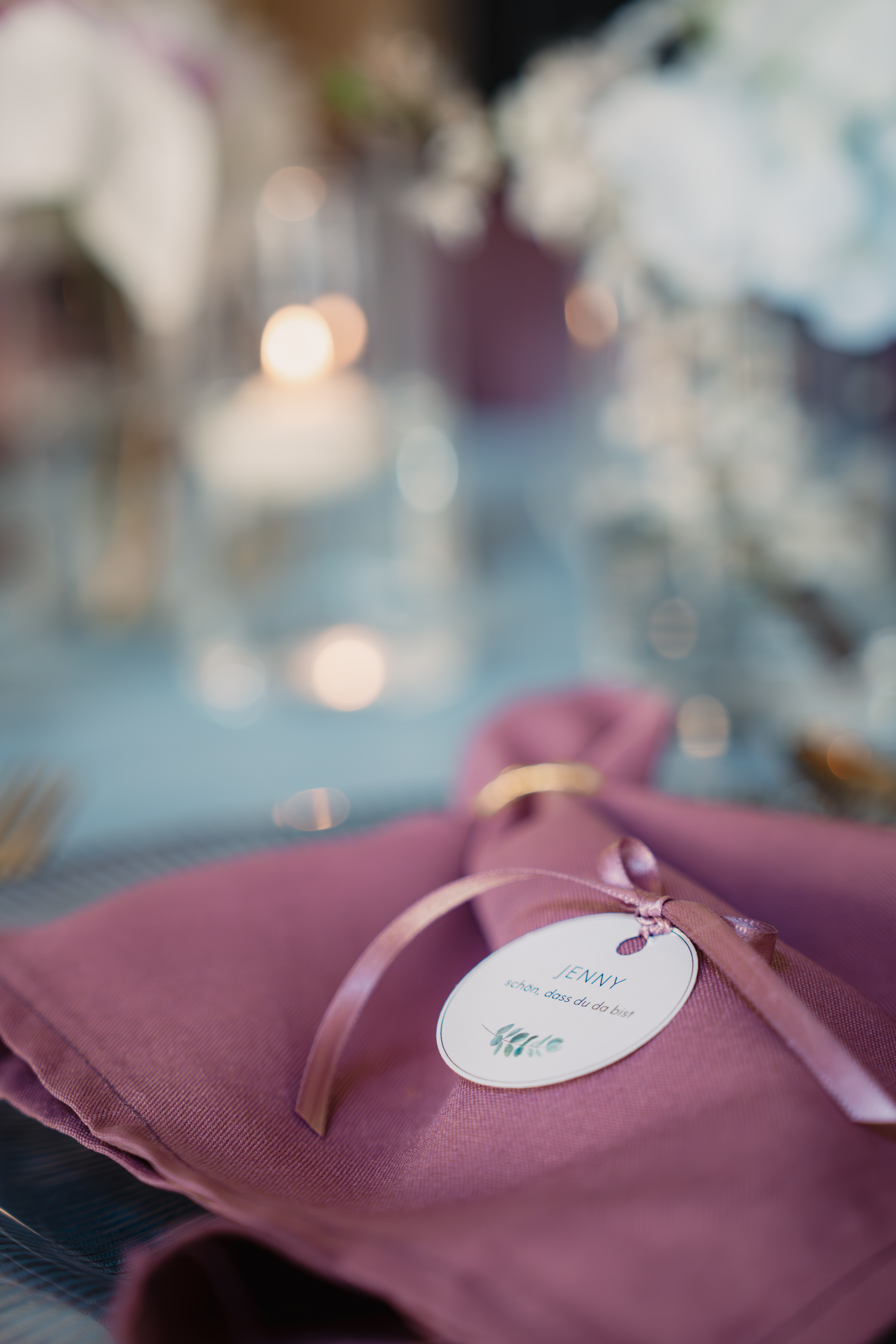 Hochzeit: Foto: Anita Victoria Weddings - https://anitavictoria.de/
Planung & Koordination: Sarah Schötter-Hoffmann - https://sarah-schoetter.de/
Deko: Kupsch Events - https://kupsch-design.de/ - Steigenberger Icon Grandhotel Leipzig Handelshof