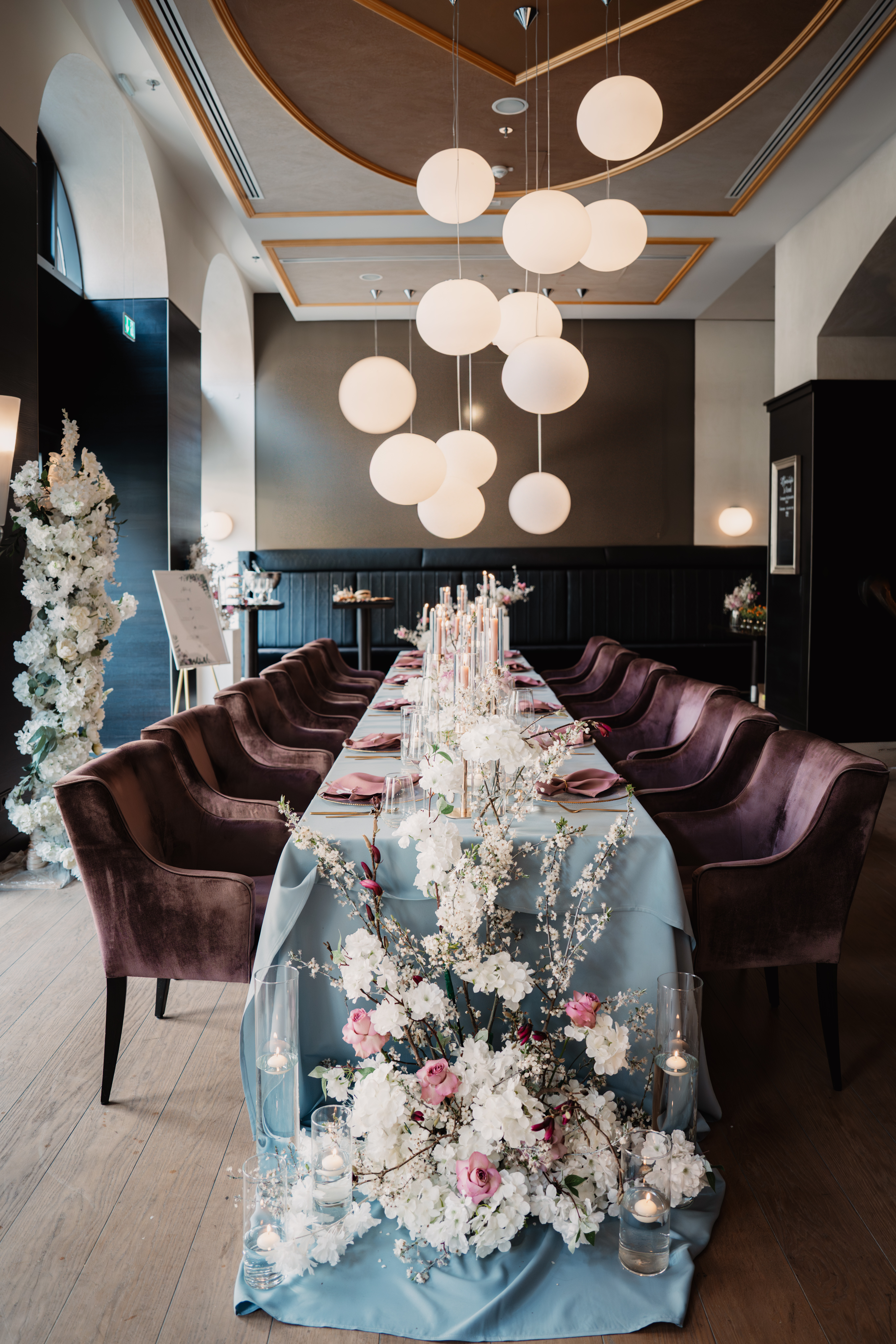 Hochzeit: Foto: Anita Victoria Weddings - https://anitavictoria.de/
Planung & Koordination: Sarah Schötter-Hoffmann - https://sarah-schoetter.de/
Deko: Kupsch Events - https://kupsch-design.de/ - Steigenberger Icon Grandhotel Leipzig Handelshof