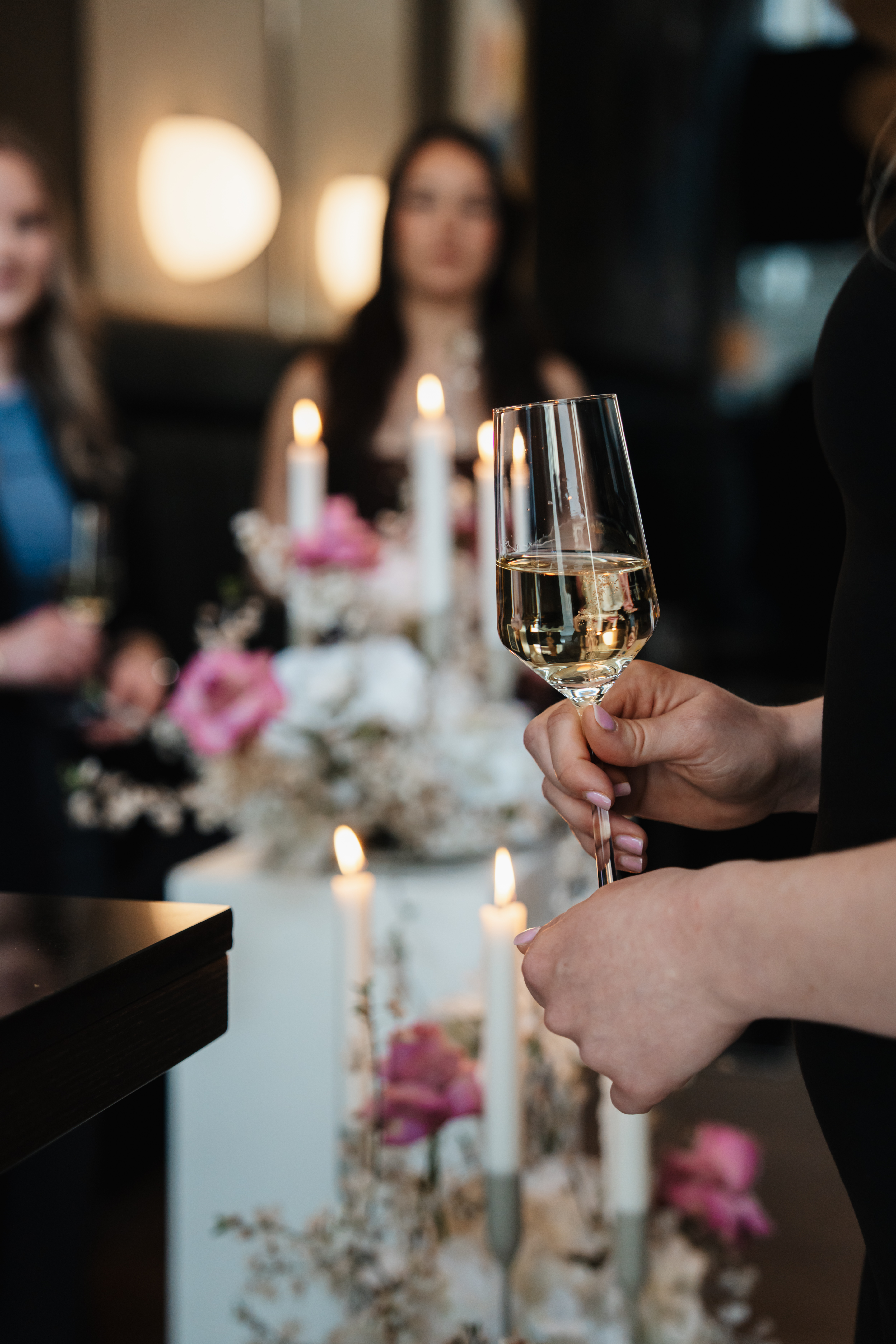 Hochzeit: Foto: Anita Victoria Weddings - https://anitavictoria.de/
Planung & Koordination: Sarah Schötter-Hoffmann - https://sarah-schoetter.de/
Deko: Kupsch Events - https://kupsch-design.de/ - Steigenberger Icon Grandhotel Leipzig Handelshof