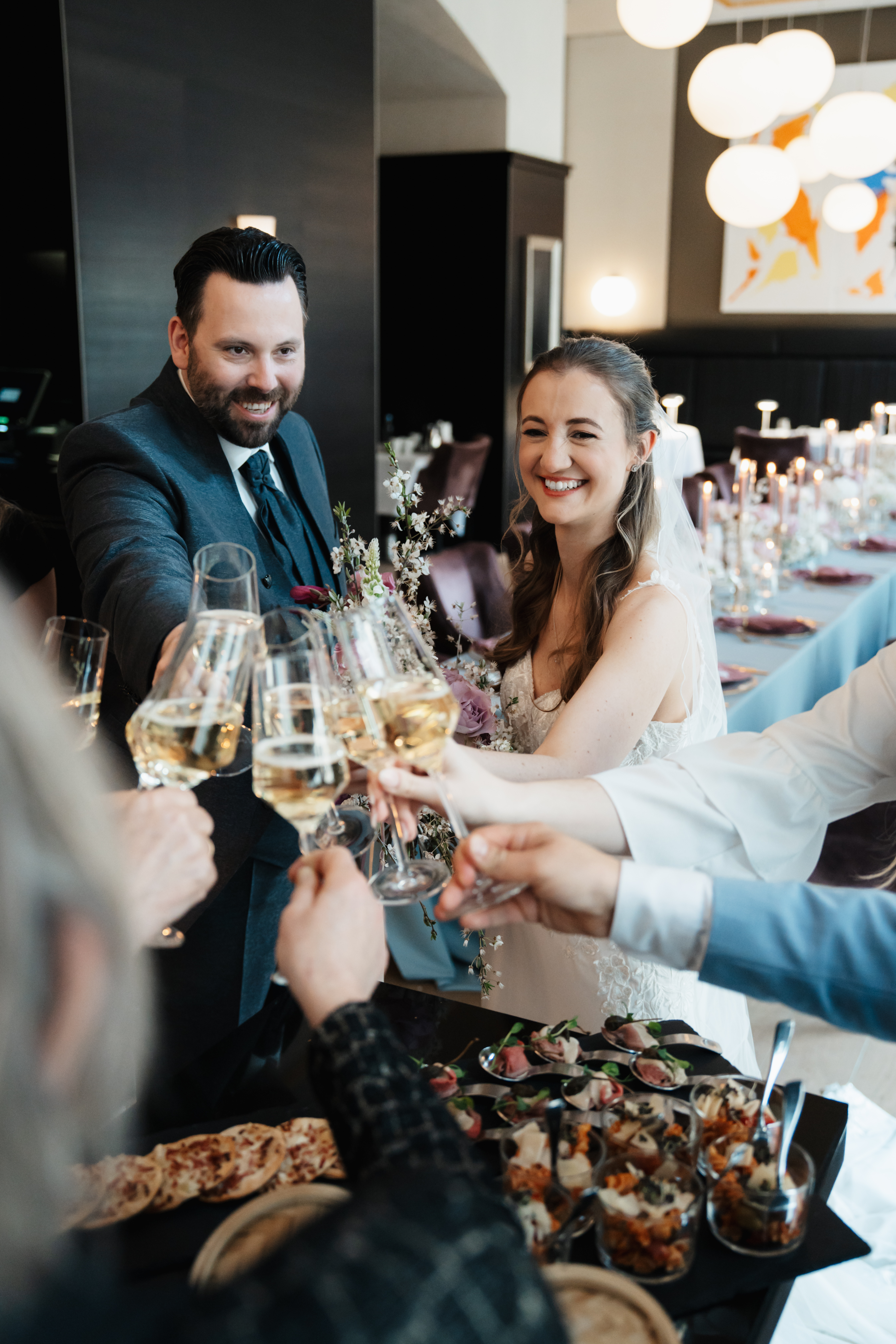 Hochzeit: Foto: Anita Victoria Weddings - https://anitavictoria.de/
Planung & Koordination: Sarah Schötter-Hoffmann - https://sarah-schoetter.de/
Deko: Kupsch Events - https://kupsch-design.de/ - Steigenberger Icon Grandhotel Leipzig Handelshof