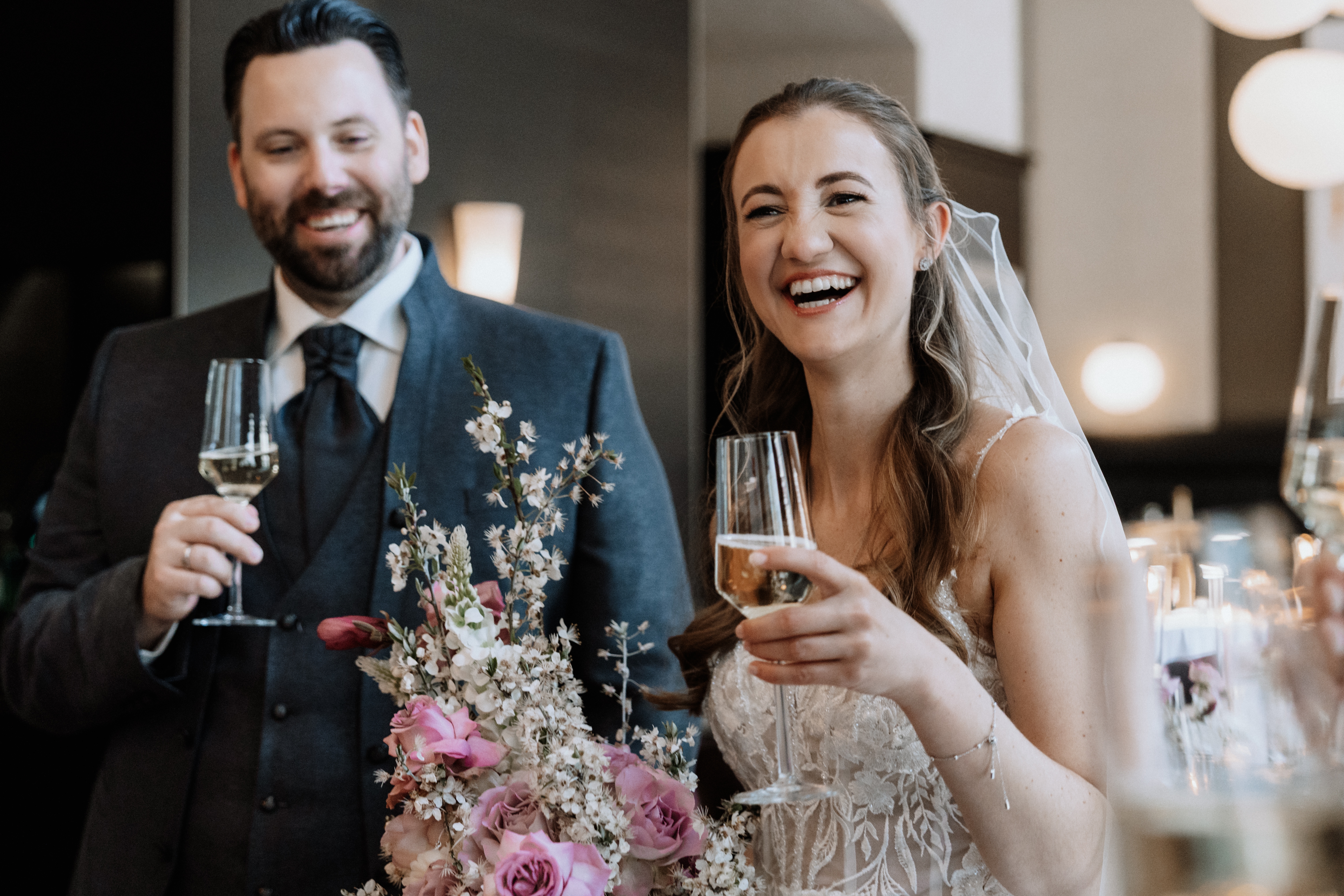 Hochzeit: Foto: Anita Victoria Weddings - https://anitavictoria.de/
Planung & Koordination: Sarah Schötter-Hoffmann - https://sarah-schoetter.de/
Deko: Kupsch Events - https://kupsch-design.de/ - Steigenberger Icon Grandhotel Leipzig Handelshof