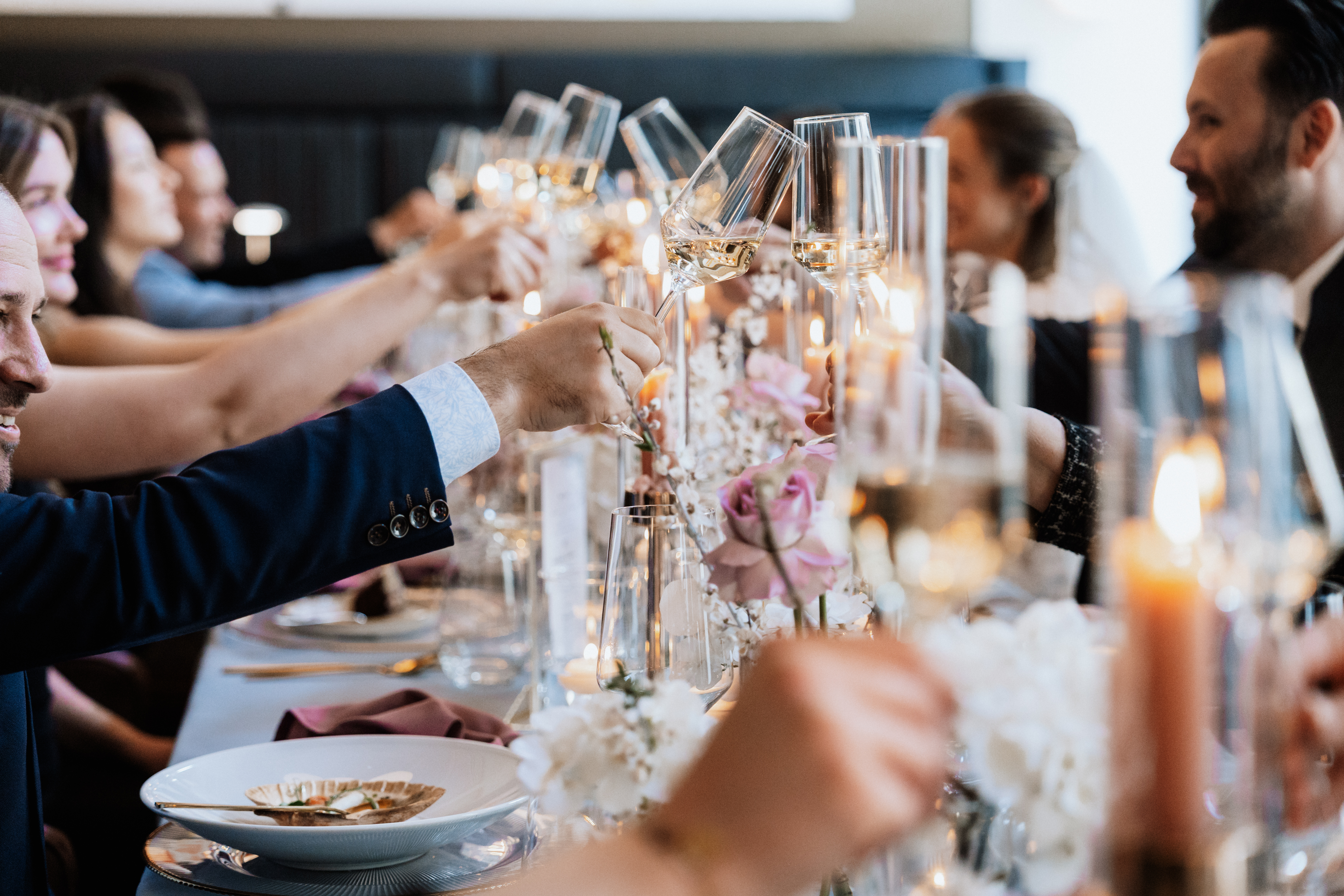 Hochzeit: Foto: Anita Victoria Weddings - https://anitavictoria.de/
Planung & Koordination: Sarah Schötter-Hoffmann - https://sarah-schoetter.de/
Deko: Kupsch Events - https://kupsch-design.de/ - Steigenberger Icon Grandhotel Leipzig Handelshof