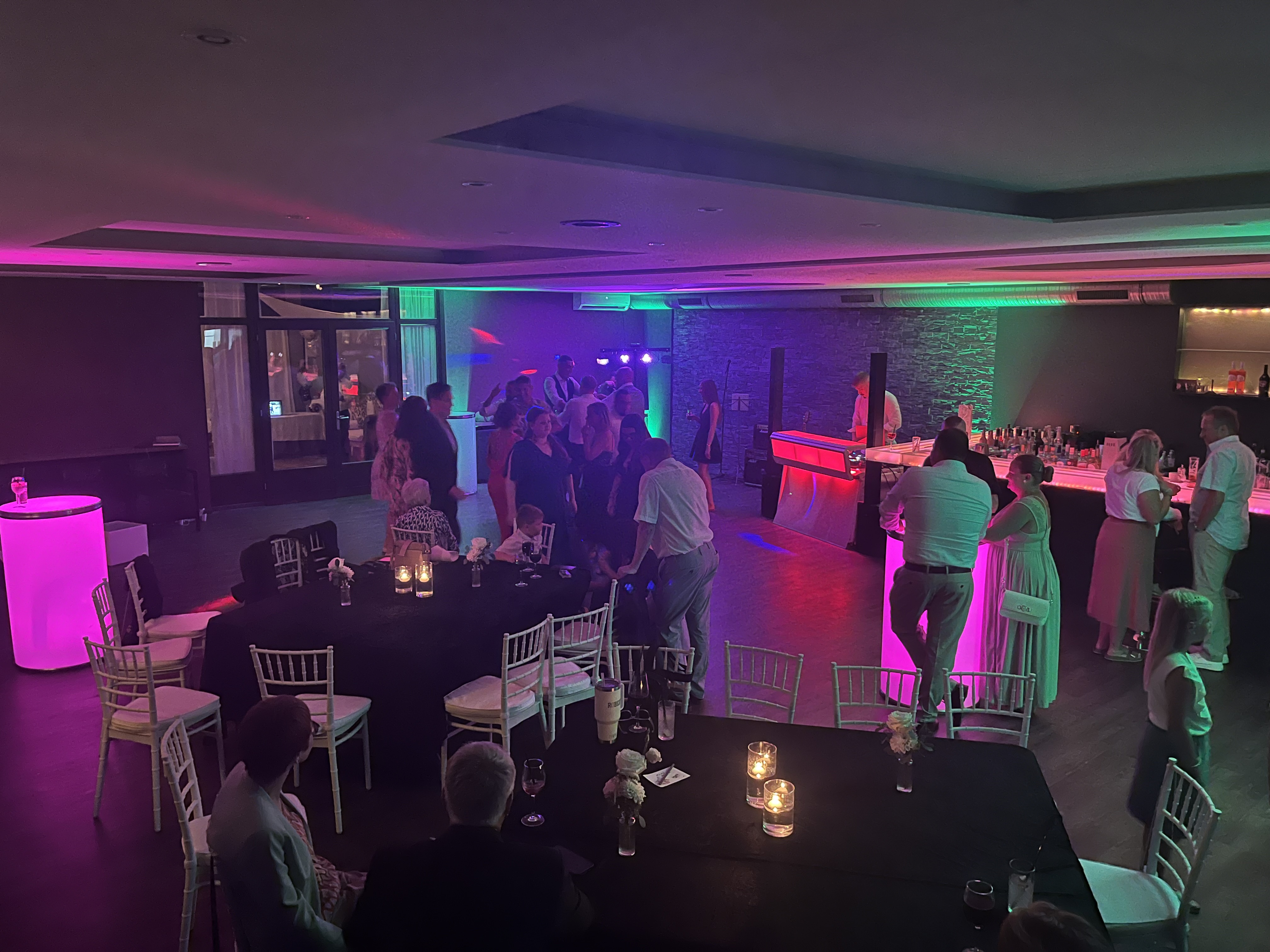 Hochzeitslocation: Partystimmung im Hauptraum - Moods Eventlocation