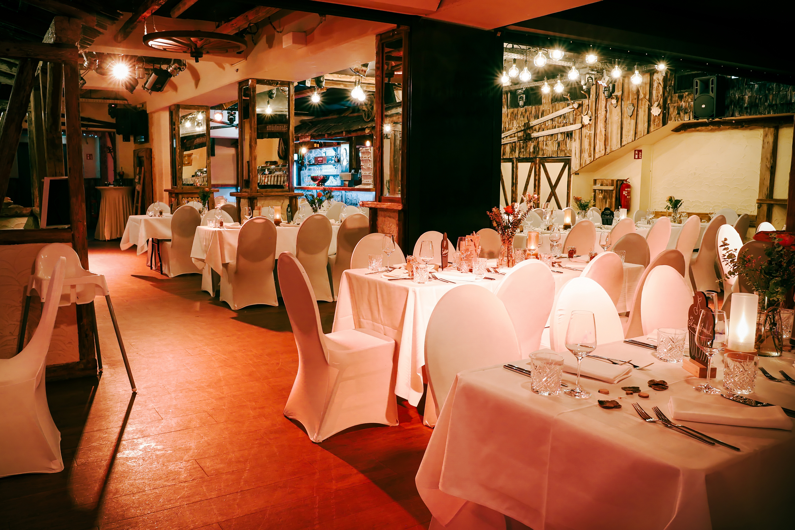 Hochzeitslocation: Alm-Lounge QUATER 1