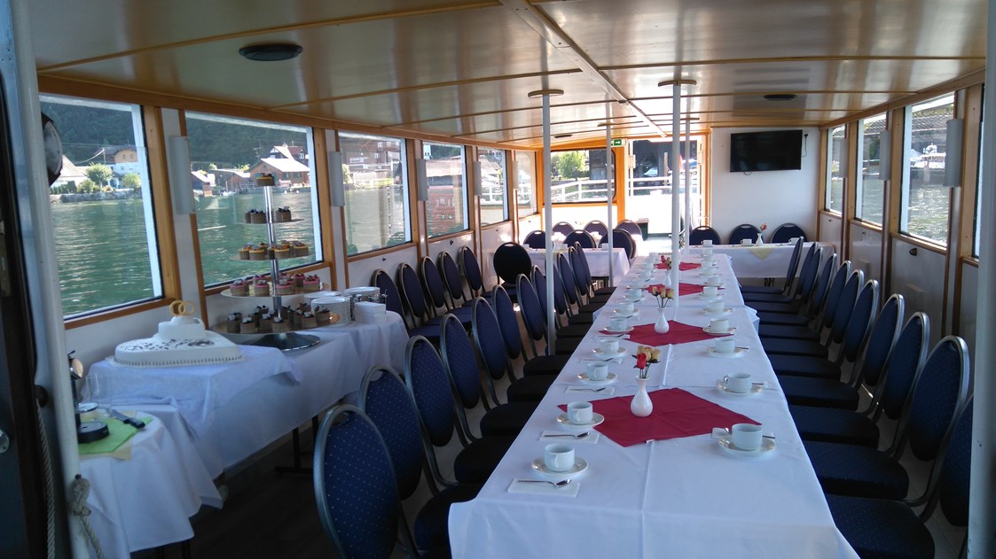 Hochzeit: Tortenanschnitt am Fahrgastschiff "St. Nikolaus" - Schifffahrt Loidl