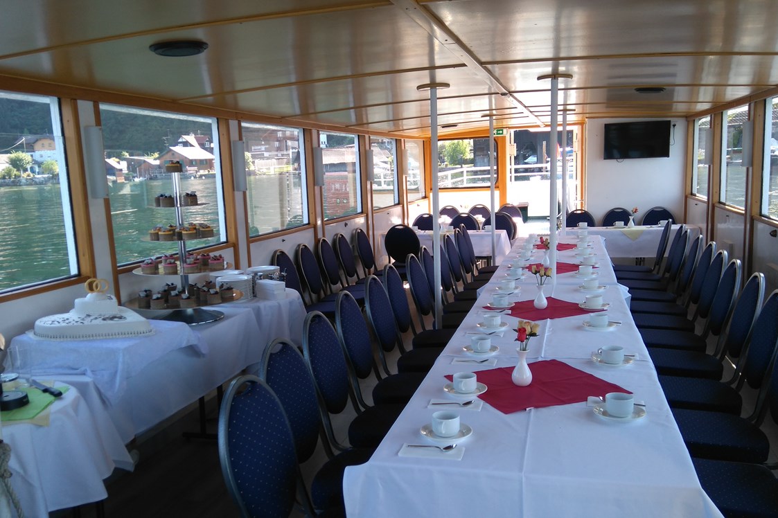 Hochzeit: Tortenanschnitt am Fahrgastschiff "St. Nikolaus" - Schifffahrt Loidl