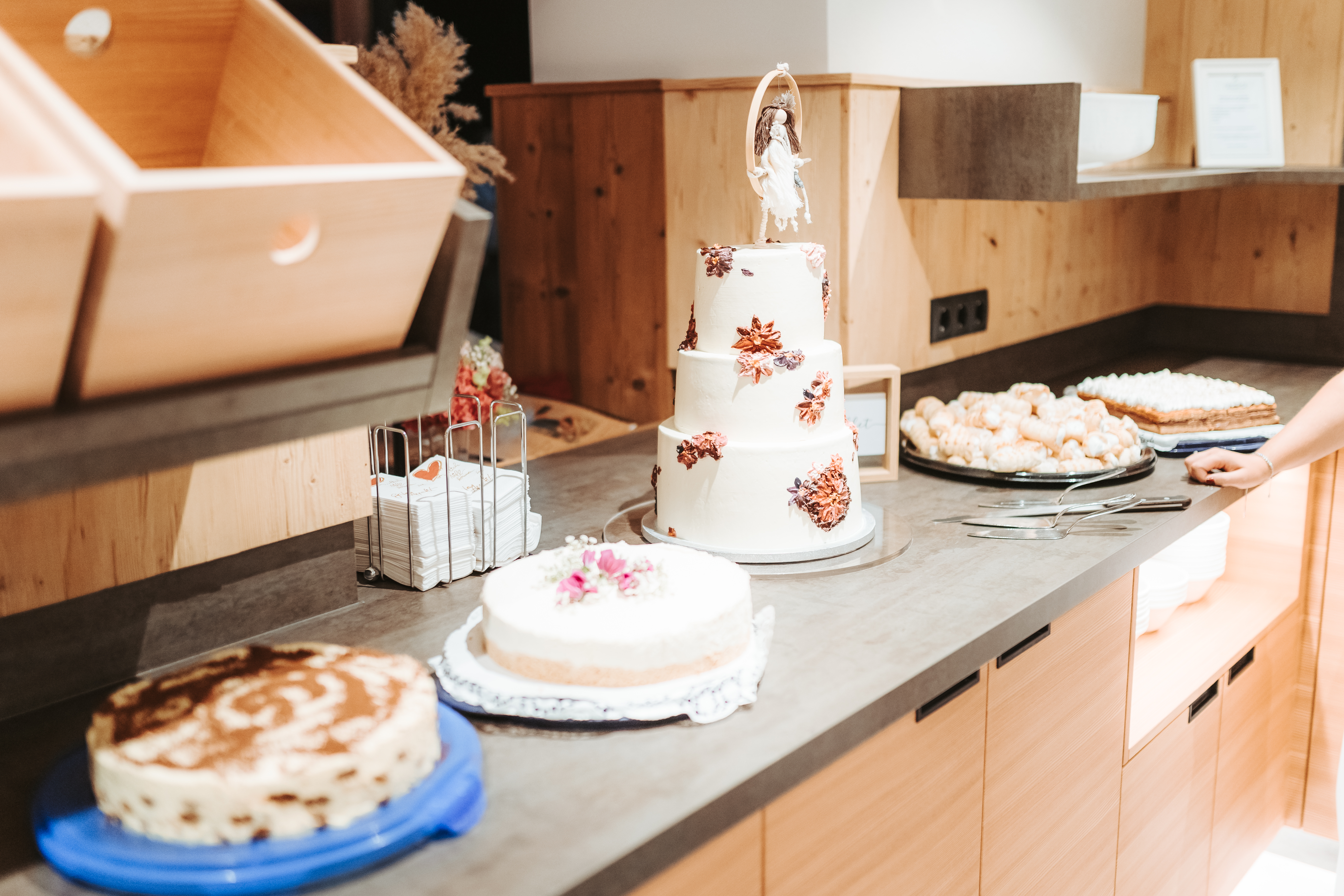 Hochzeit: Tortenbuffet  - Naturhotel Landhof Irschen