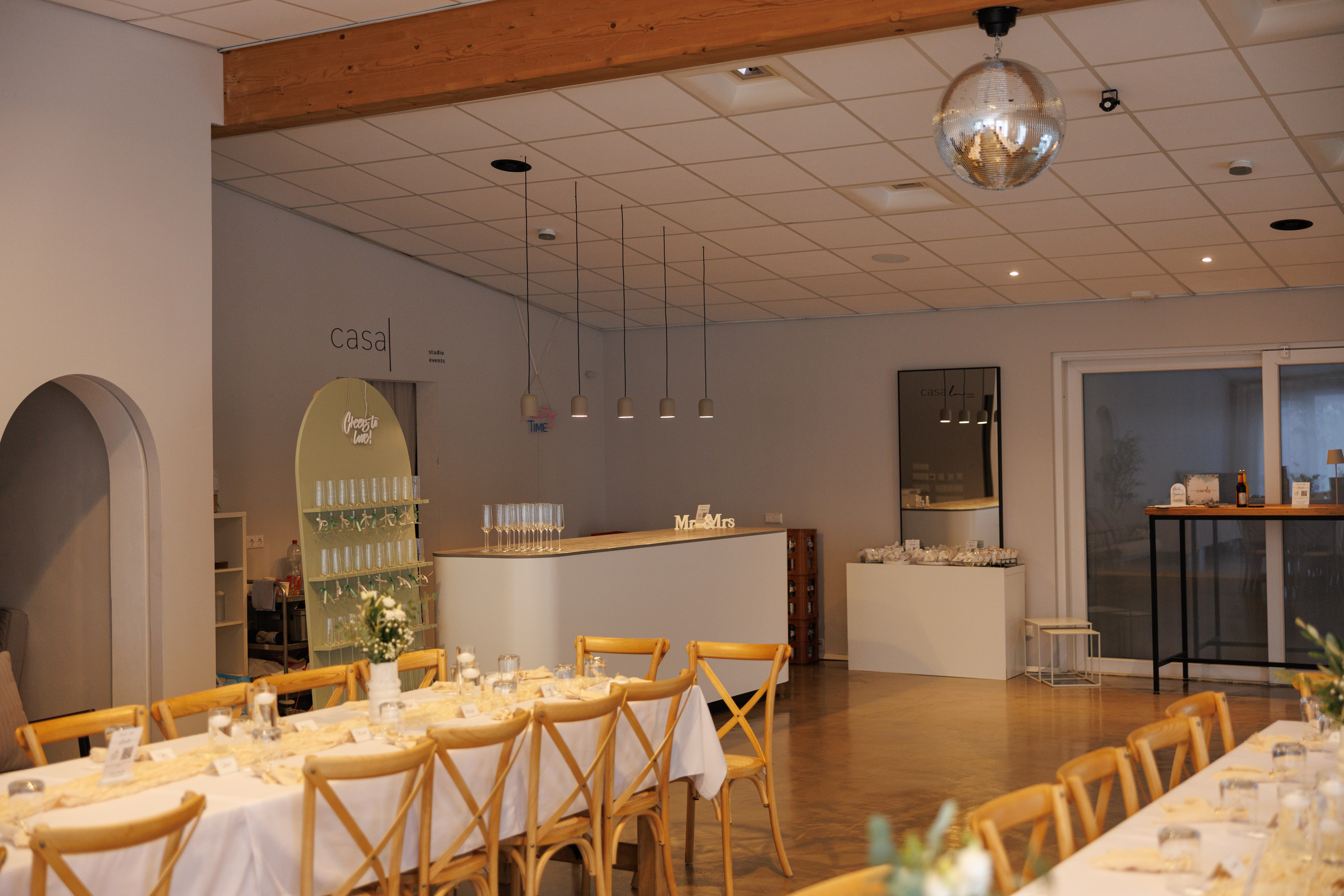Hochzeit: Tanzfläche mit Bar und Discokugel - Casa Lu | Eventlocation Walldürn Odenwald