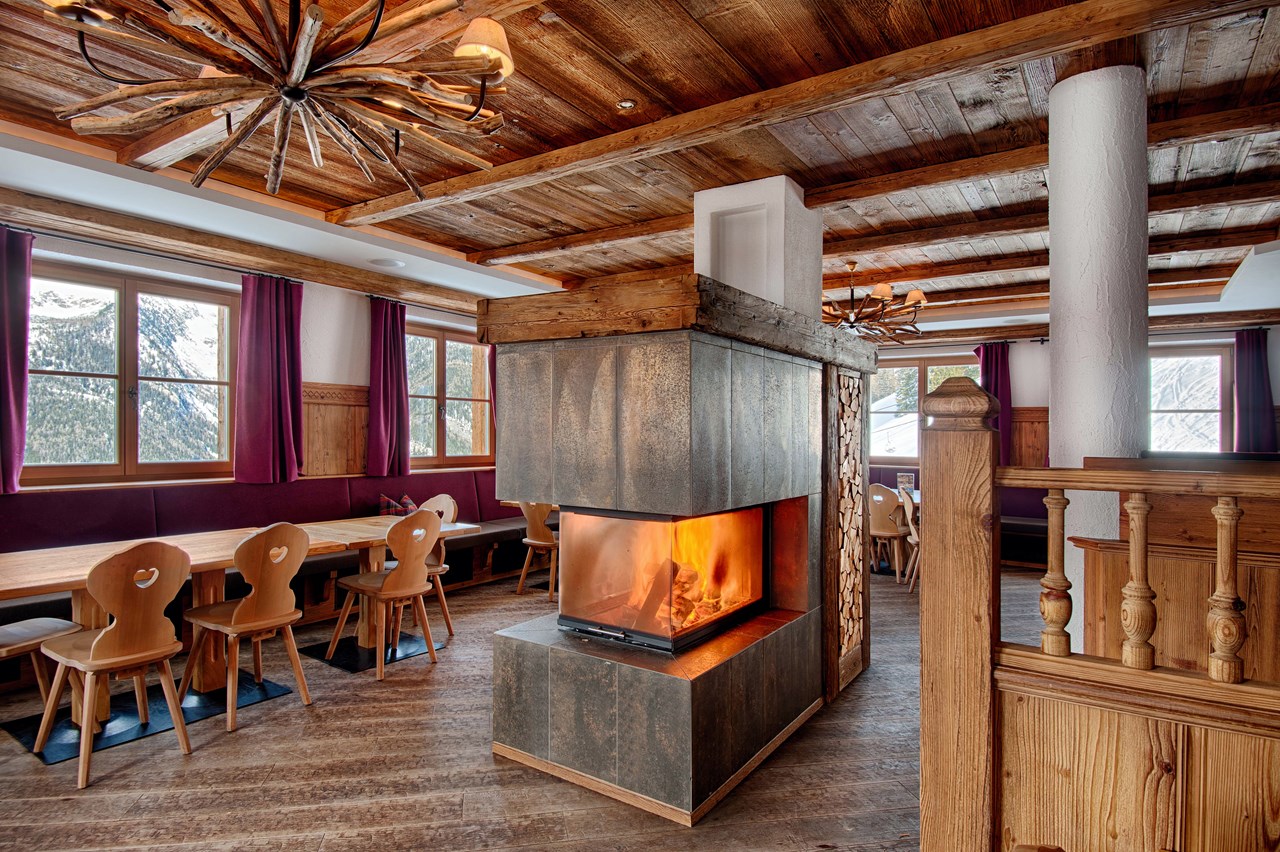 Kristall Alm am Klausberg Information about the banquet halls Fireplace room