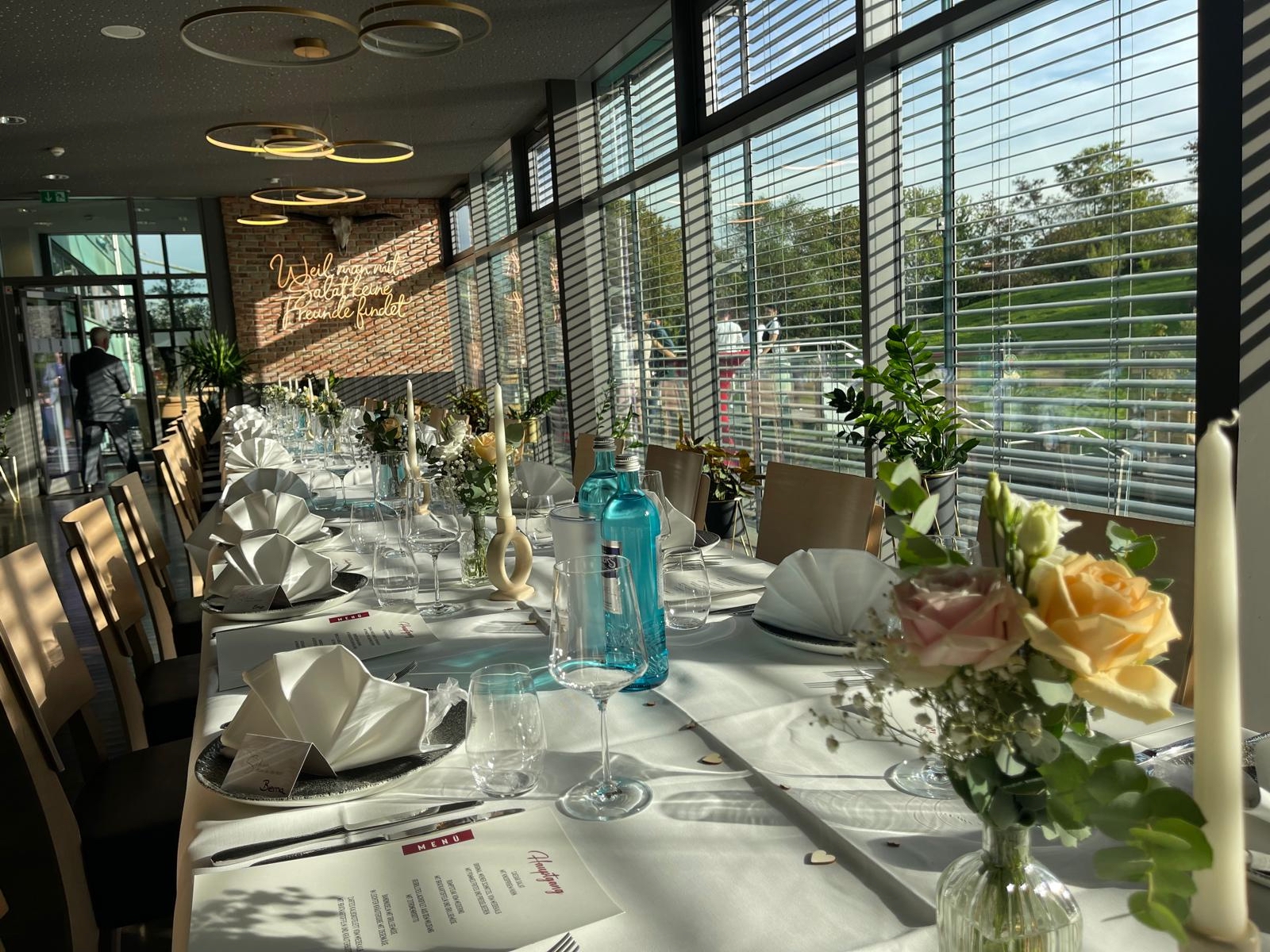 Neue Stadthalle Langen & Restaurant The Prime Cut Informations sur les salles de bal Restaurant « The Prime Cut » avec terrasse