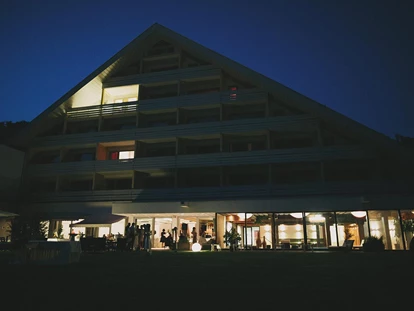 Wedding - Bad Sauerbrunn - Die Krainerhütte bei Nacht.
Foto © thomassteibl.com - Seminar- und Eventhotel Krainerhütte