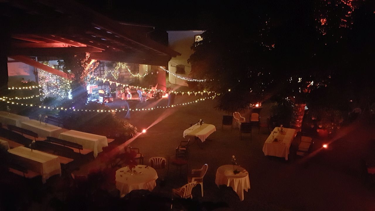 Matrimonio - Garten - Ambiente Innenhof Abends (Dekorationsbeispiel) - Landhausgarten Bunzmann