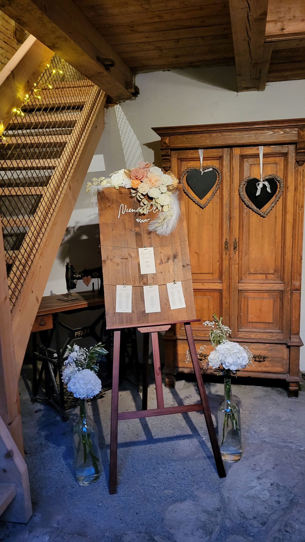 Hochzeitslocation: Aufgang zum OG (Dekorationsbeispiel) - Landhausgarten Bunzmann