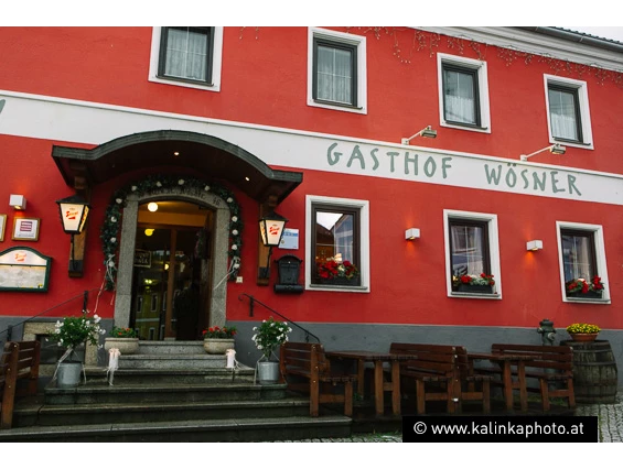 Hochzeit: Haupteingang Gasthof Wösner. - Gasthof Wösner
