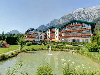 Hochzeitslocation: Berge und Bio-Badeteich - Alpenhotel Speckbacher Hof