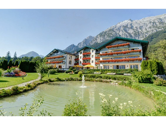 Hochzeitslocation: Berge und Bio-Badeteich - Alpenhotel Speckbacher Hof