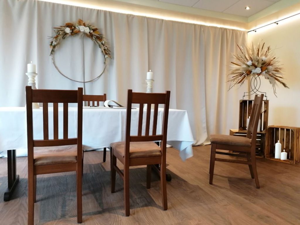 Hochzeit: Trauzimmer - In enger Kooperation mit dem Standesamt Emmerthal kann direkt im Grohnder Fährhaus geheiratet werden! - Grohnder Fährhaus