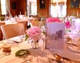 Hochzeit: Landammannsaal festlich gedeckt  - Hotel Gasthof Hirschen Schwarzenberg