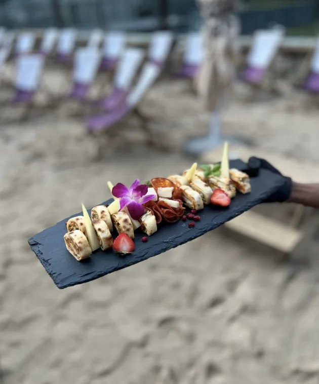 Hochzeit: Stilvoll angerichtetes Fingerfood für den Apéro – individuell zusammengestellt und ideal für Hochzeitsempfänge und besondere Feiern auf dem Rooftop Aarau. - Rooftop Aarau Bar & Events