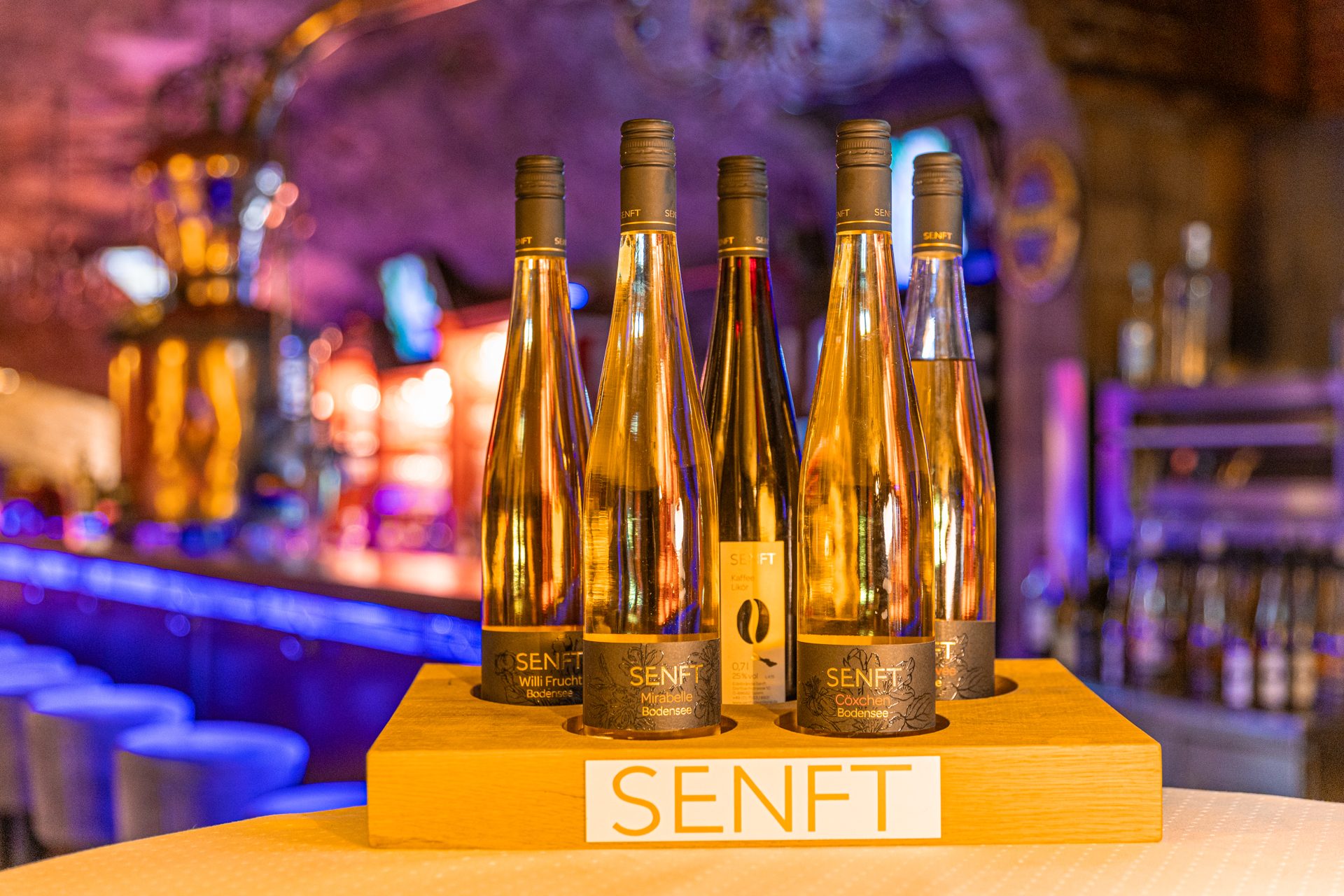 Hochzeit: Bar – ausgewählte Spirituosen an der Theke. - Felsenkeller Pfullendorf