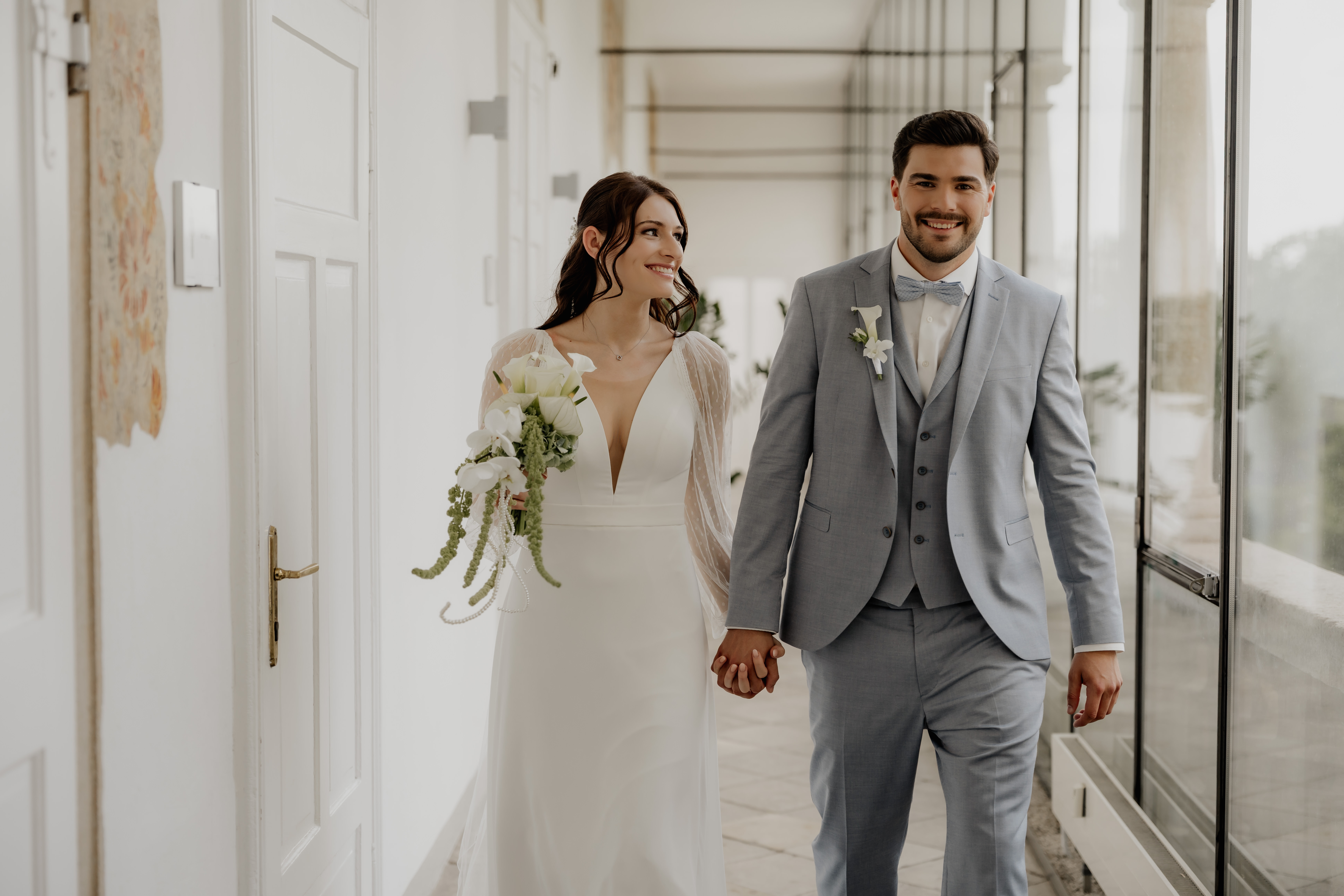Hochzeitslocation: Historisches Flair und romantische Atmosphäre machen diese Hochzeitslocation zu einem besonderen Ort für euren großen Tag.
Hair & Make-up Martina Bruckner-Nöhrer https://www.instagram.com/martina.brucknernoehrer/ - Schloss Hartberg - Weddings by Mikeli