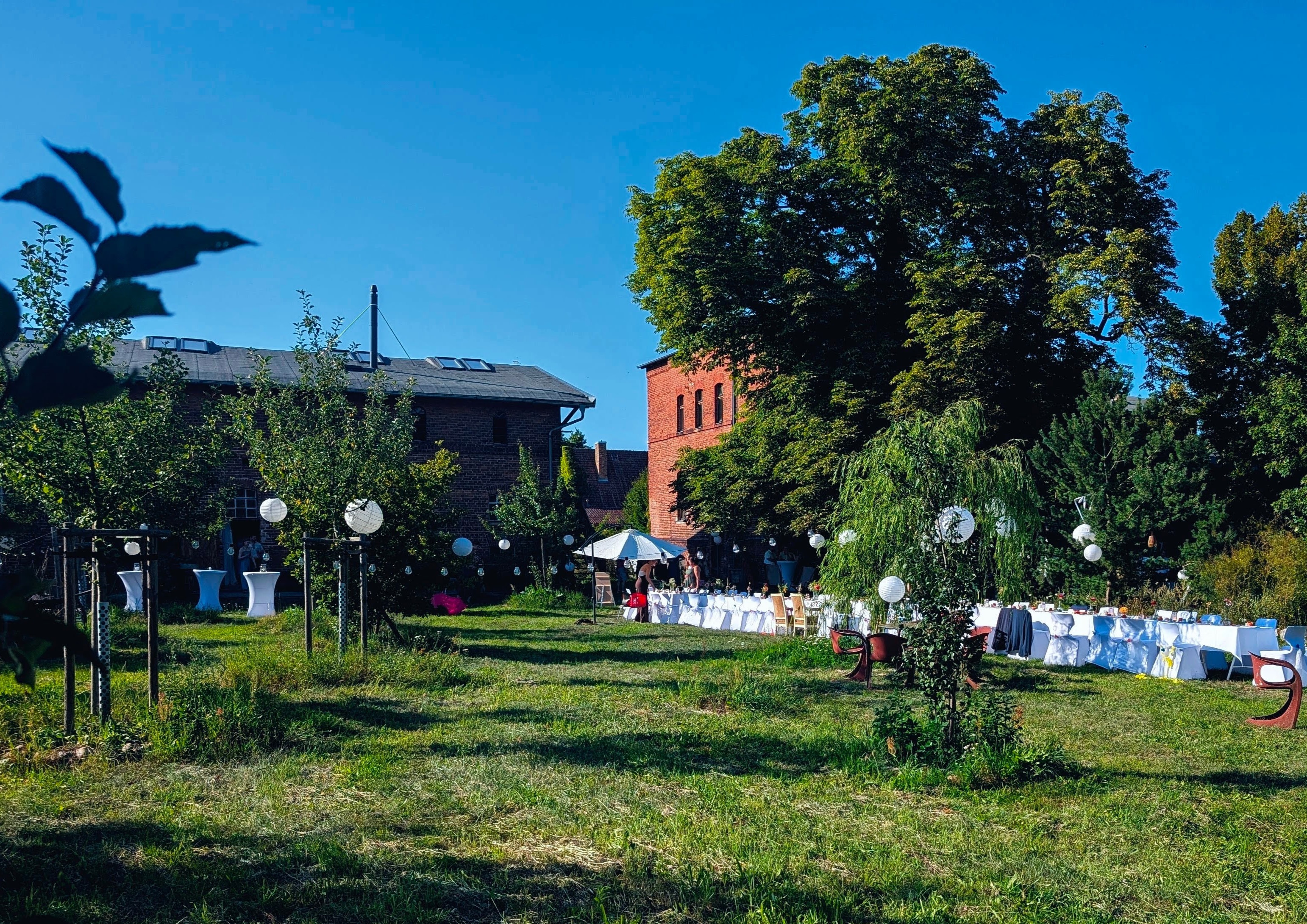 Mariage - Steinreich (Landkreis Dahme-Spreewald, Landkreis Teltow-Fläming) - Gutshaus mit altem Baumbestand und WIesen. - projektraum-drahnsdorf.de