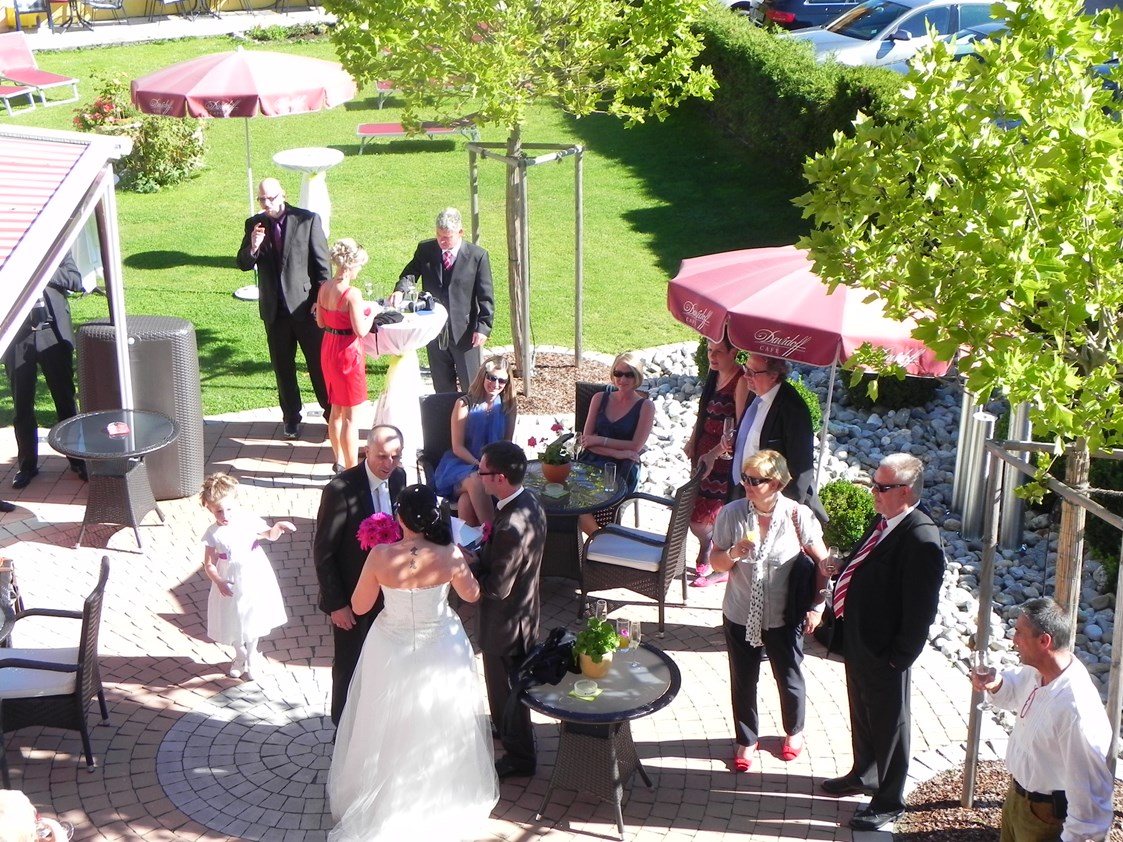 Hochzeit: Terrasse - Aktivhotel ZUM GOURMET