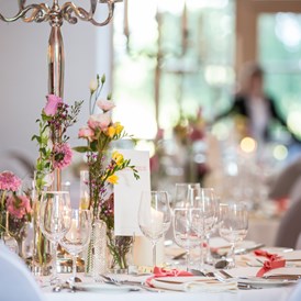 Hochzeit: Dekoration im Bankettsaal - Schloss Prielau Hotel & Restaurants
