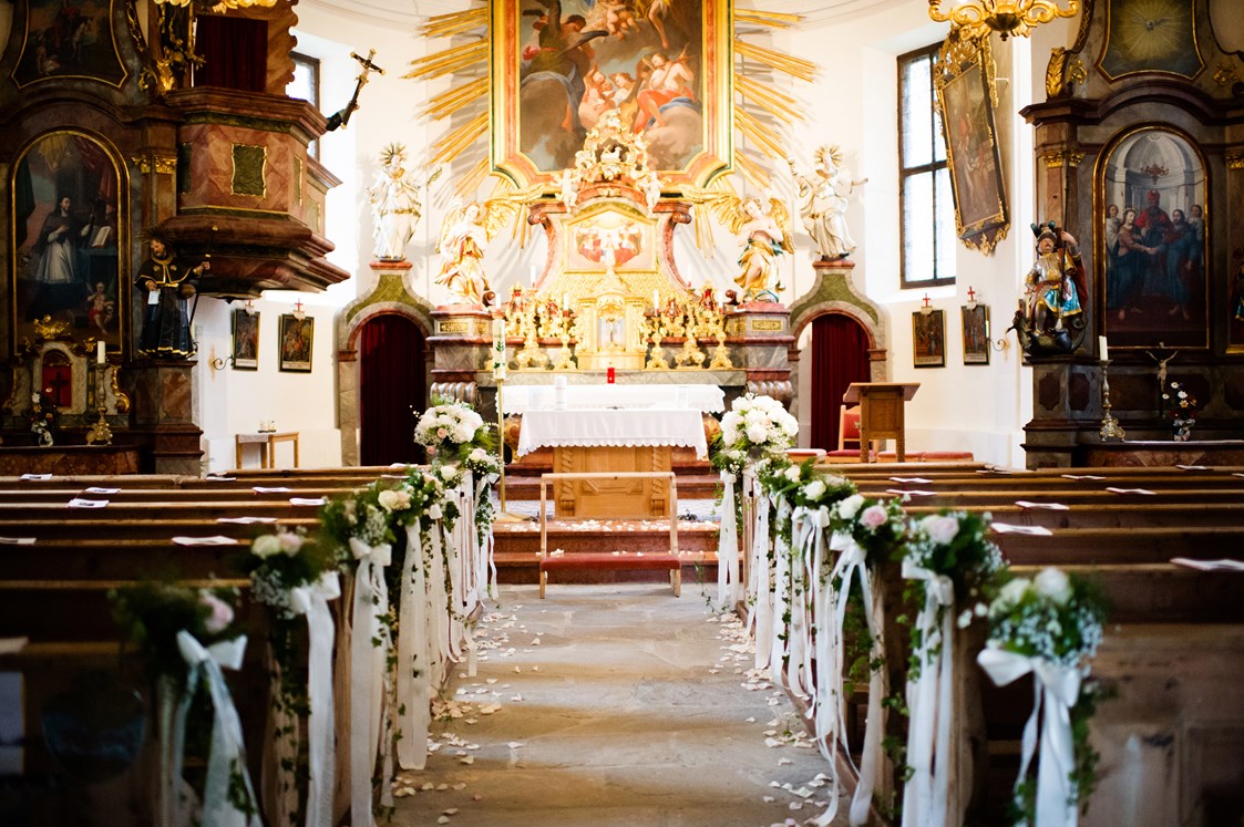 Hochzeit: Heiraten in der Kirche neben Schloss Prielau - Schloss Prielau Hotel & Restaurants