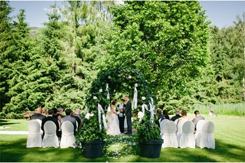 Hochzeit: Freie Trauung im Schlosspark - Schloss Prielau Hotel & Restaurants