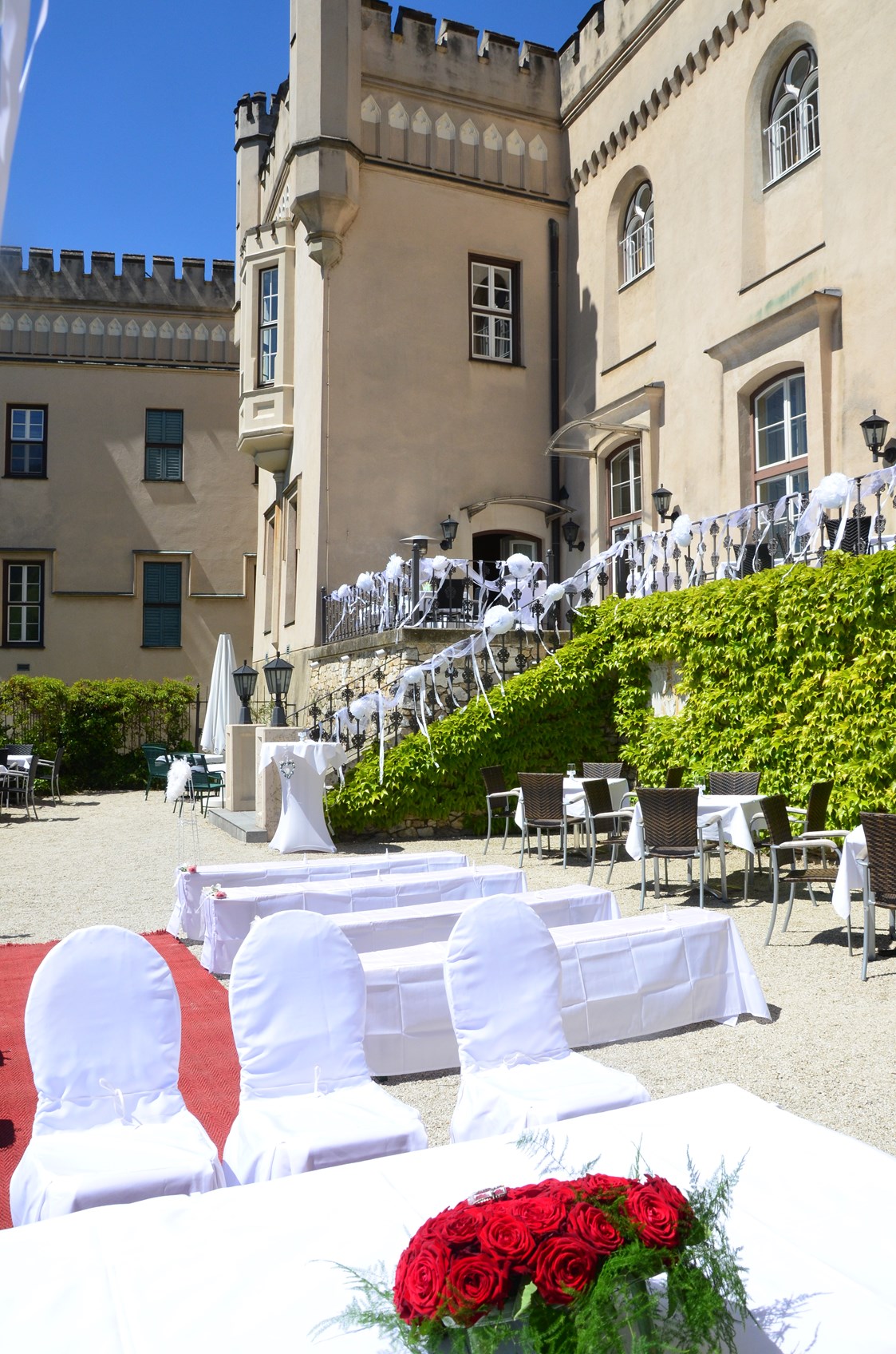 Hochzeit: Heiraten im Freien auf Schloss Wolfsberg  - Schloss Wolfsberg