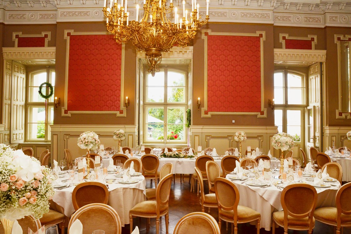 Hochzeit: Der Rote Saal auf Schloss Wolfsberg bietet bis zu 110 Personen Platz  - Schloss Wolfsberg