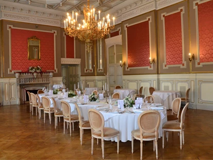 Hochzeit - PLZ 9155 (Österreich) - Hochzeit im kleinen Rahmen auf Schloss Wolfsberg im Roten Saal  - Schloss Wolfsberg