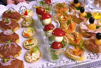 Hochzeit: Fingerfood zum Sektempfang auf Schloss Wolfsberg  - Schloss Wolfsberg