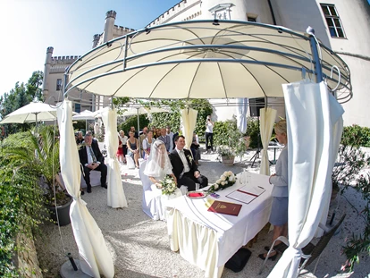 Hochzeit - PLZ 9155 (Österreich) - Trauung im Freien auf Schloss Wolfsberg  - Schloss Wolfsberg
