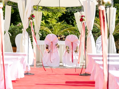 Hochzeit - PLZ 9155 (Österreich) - Eine Gartenhochzeit auf Schloss Wolfsberg mit Trauung im Freien  - Schloss Wolfsberg