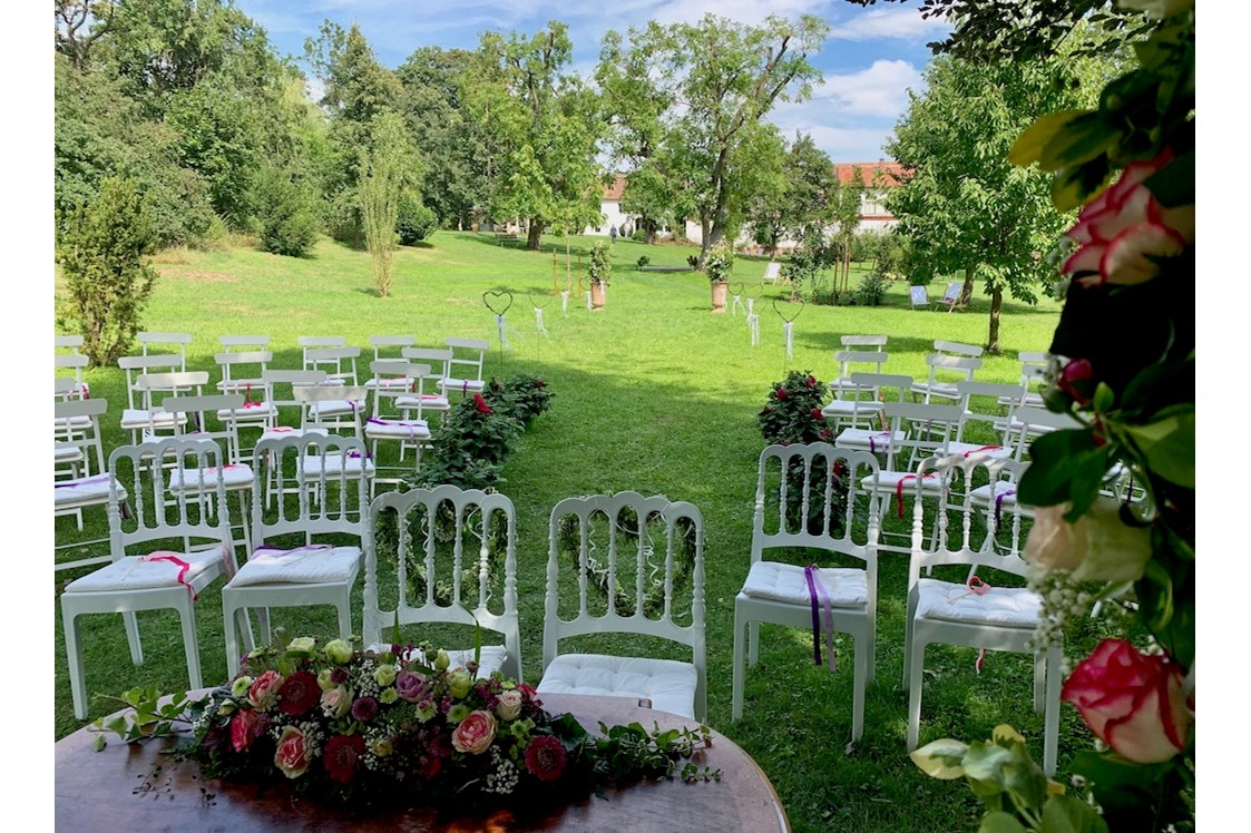 Hochzeit: Schattenplatz bei der Rotbuche, 1,2 Hektar Garten  - Schmiede am Ravelsbach (Niederösterreich - nahe Wien) 