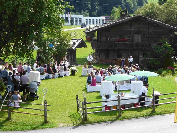 Hochzeitslocation: freie Trauung auf der Wiese - Bergbauernmuseum z'Bach